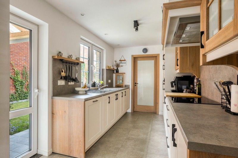 Instapklare halfopen woning met grote tuin en 3 slaapkamers TE KOOP in Meulebeke! foto 9