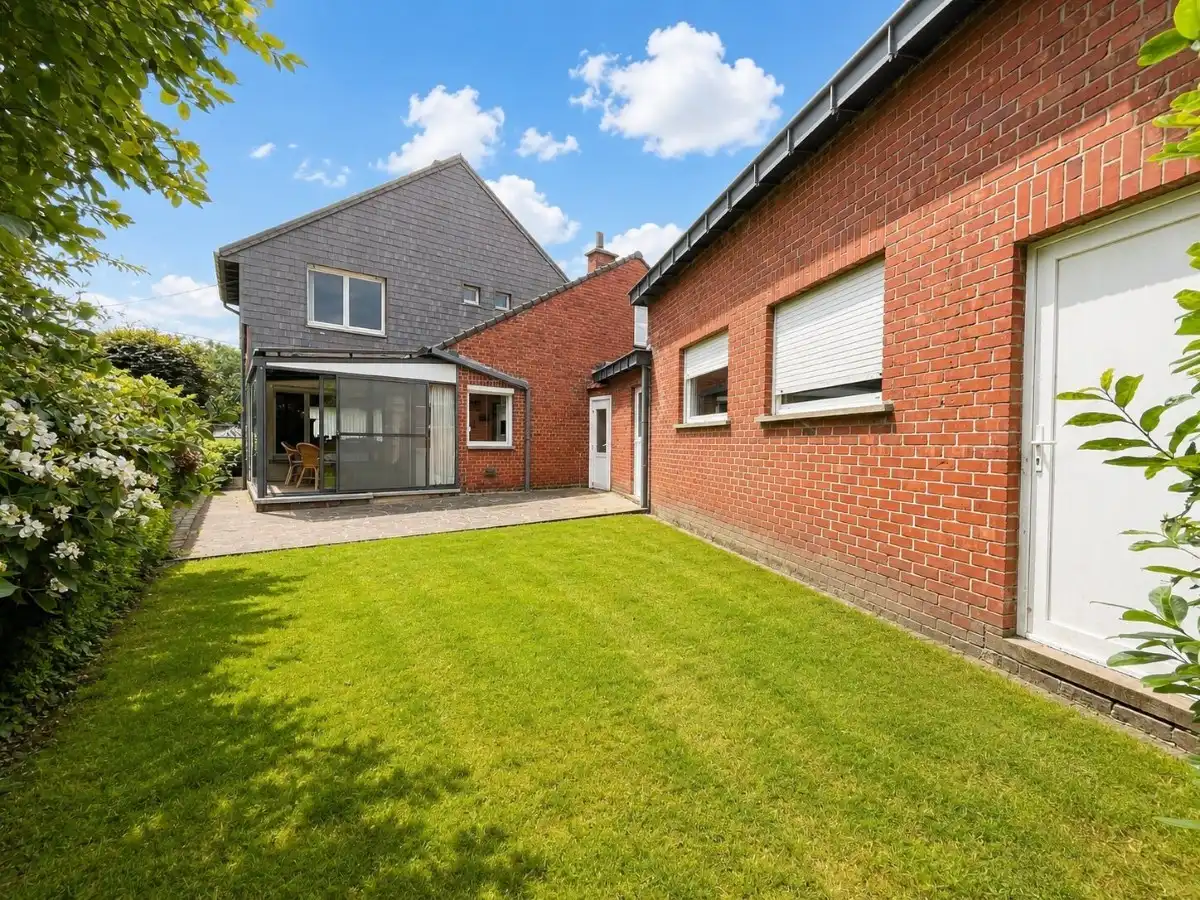 Roeselare - Ruime gezinswoning met garage op een perceel van 1.290 m² foto 17