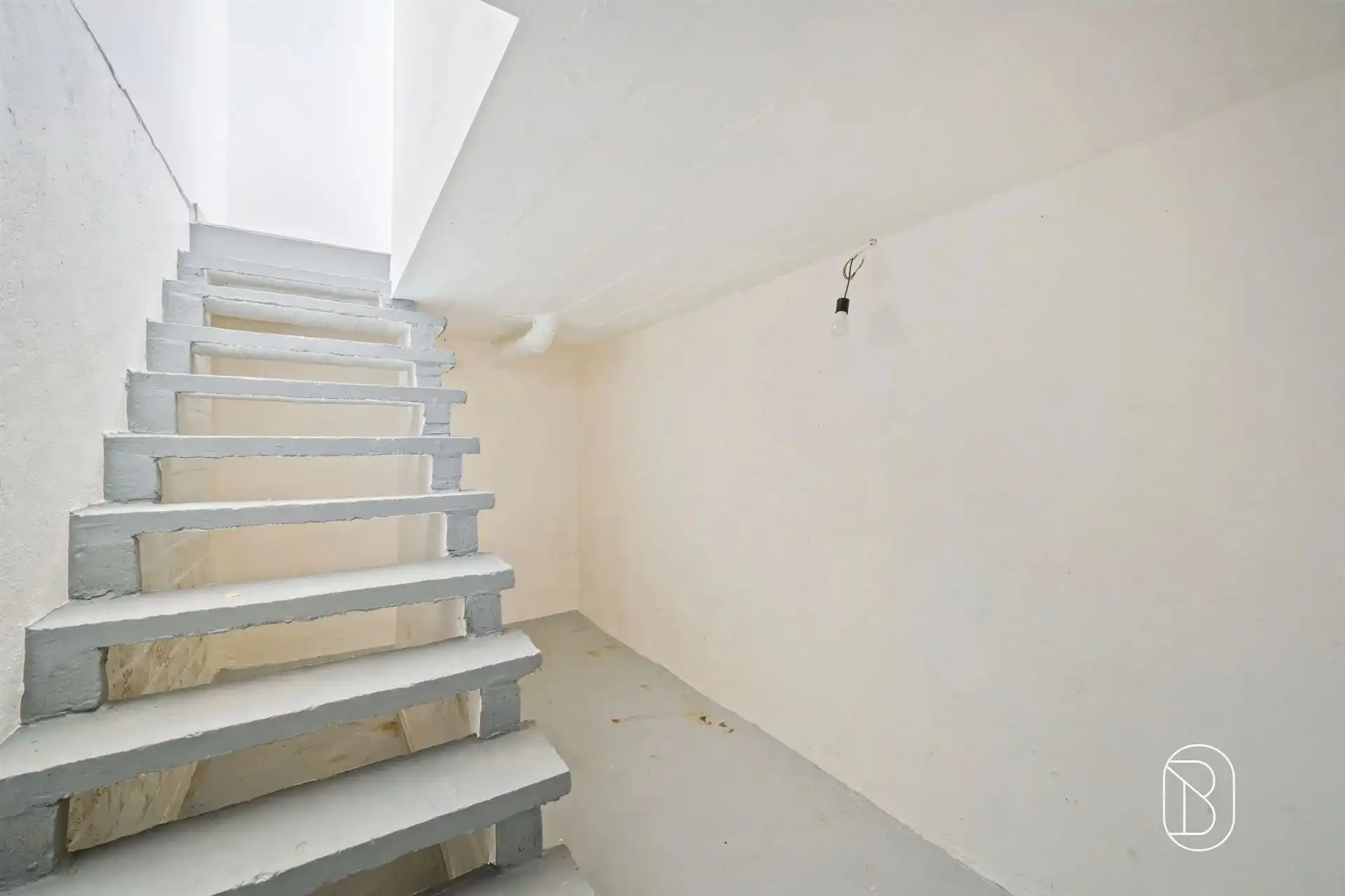 Charmant gerenoveerde woning met grote aangename tuin en handige oprit. foto 26