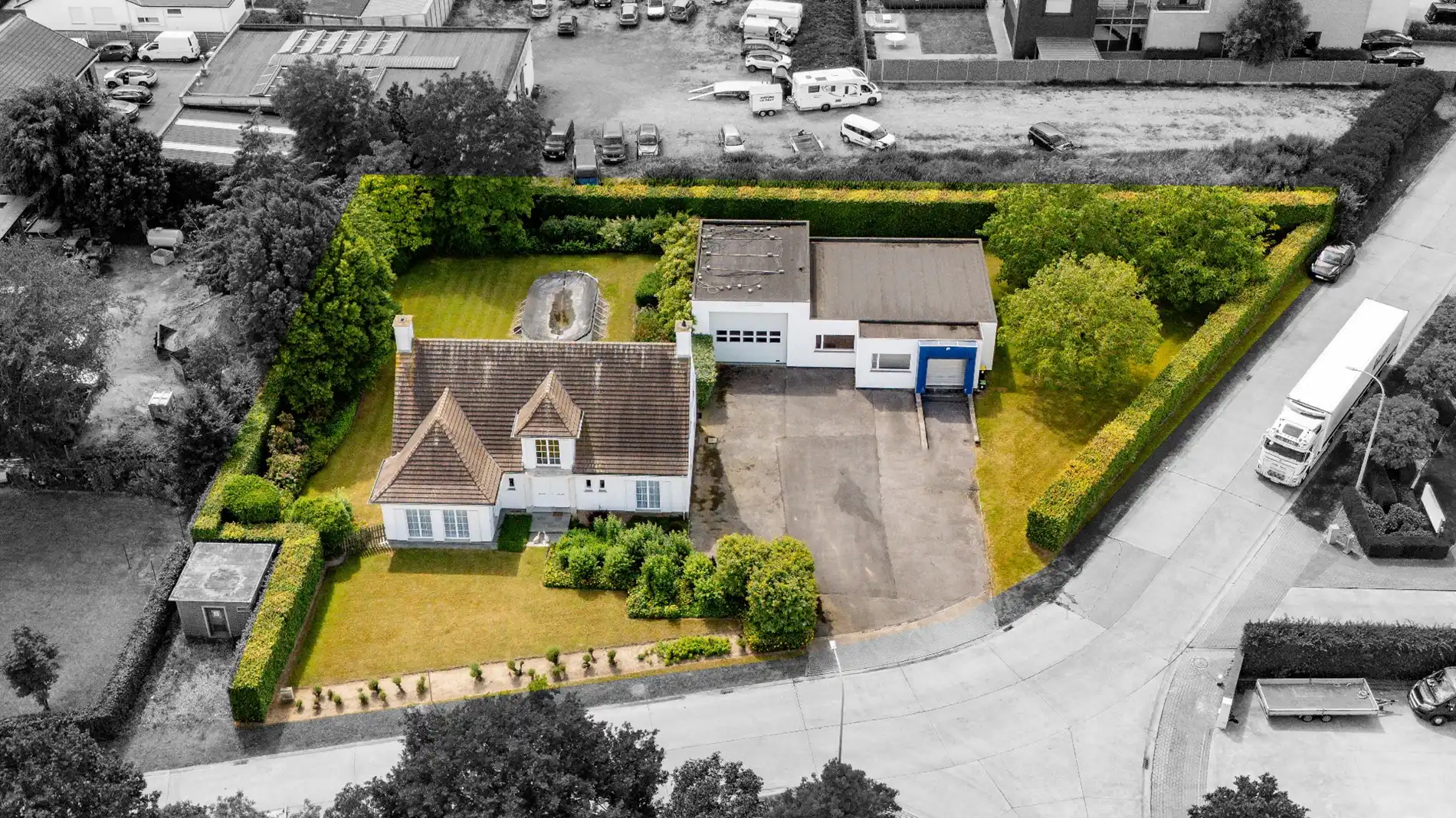PRESTIGIEUZE VILLA MET LOODS VLAKBIJ CENTRUM PITTEM foto 2