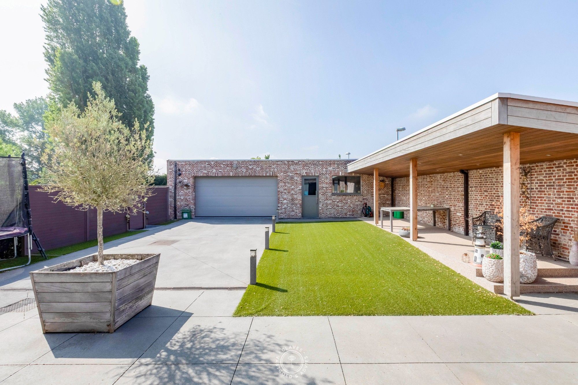 Instapklare woning en ruime tuin in het hart van Vrasene foto 2