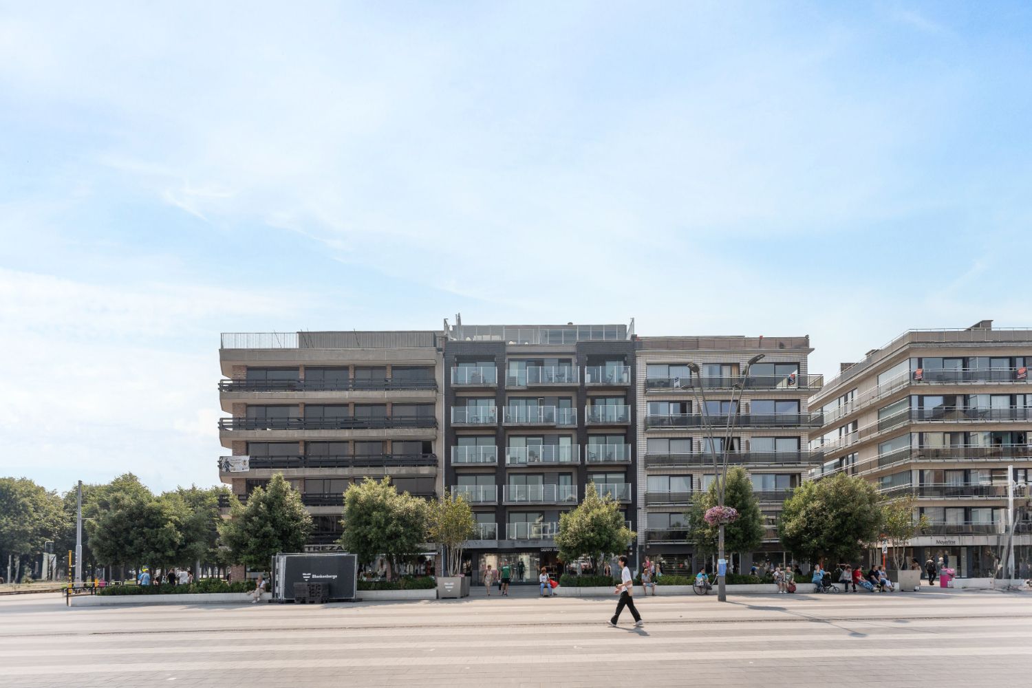 Prachtig instapklaar 2 slaapkamer appartement met een fantastisch zicht over het Stationsplein foto 18