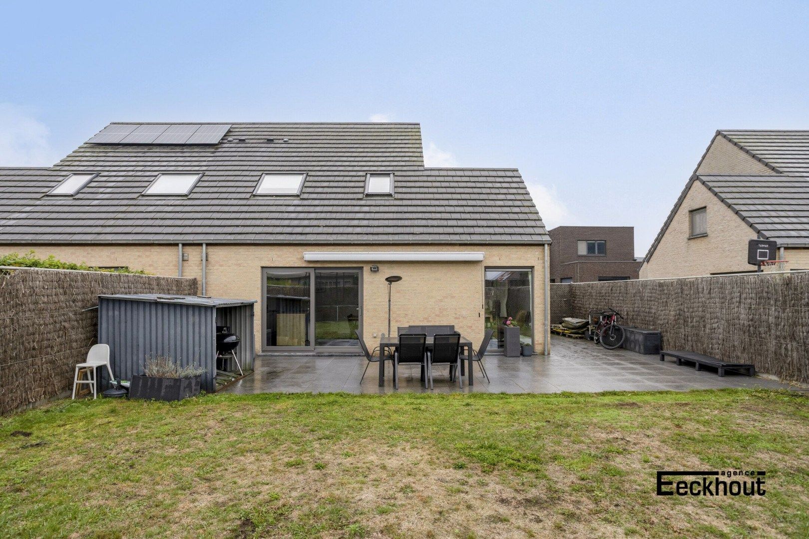 Prachtige halfopen woning met grote tuin en garage in gegeerde wijk 'Baanhof'. foto 28