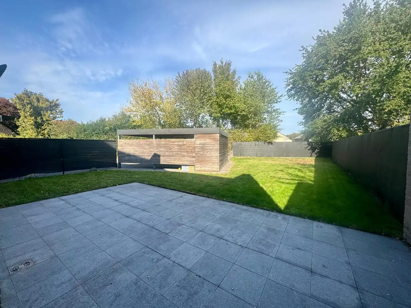 RUIM GELIJKVLOERS APPARTEMENT MET TERRAS EN TUIN foto 2