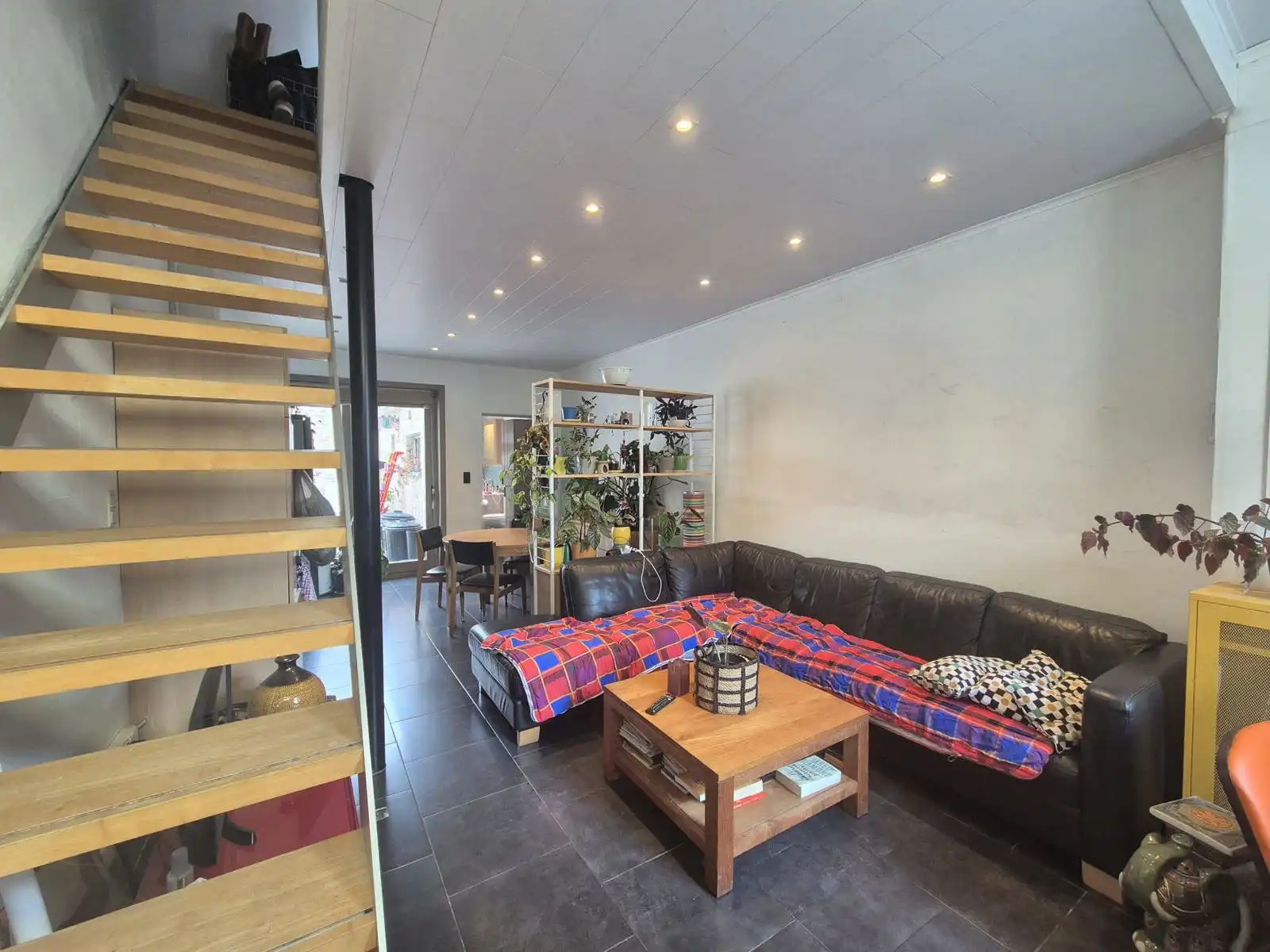 Gerenoveerde rijwoning met 2 slaapkamers foto 2