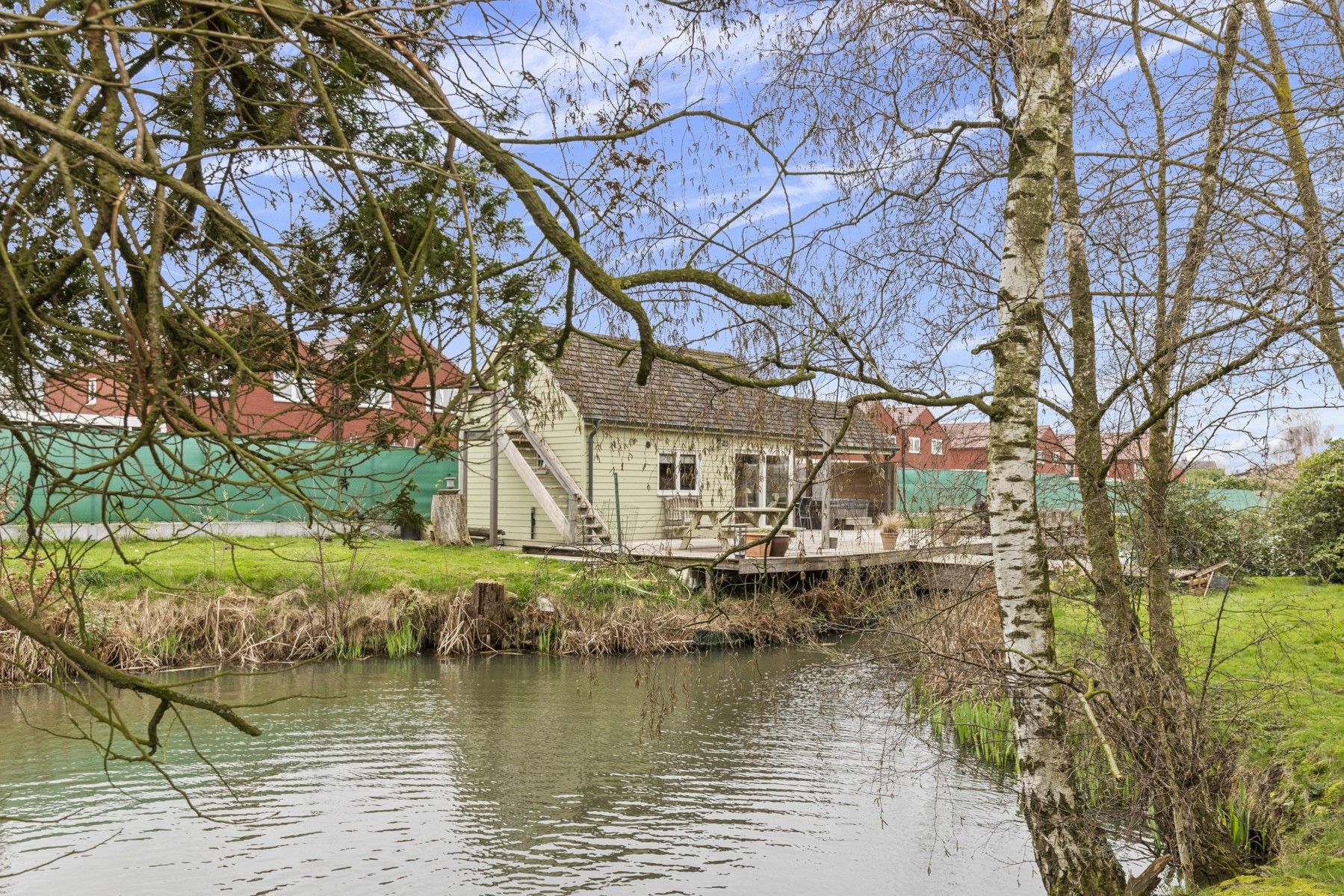 Uniek gelegen bouwgrond van 3381 m2 met wellness chalet en vijver te Wetteren foto 2