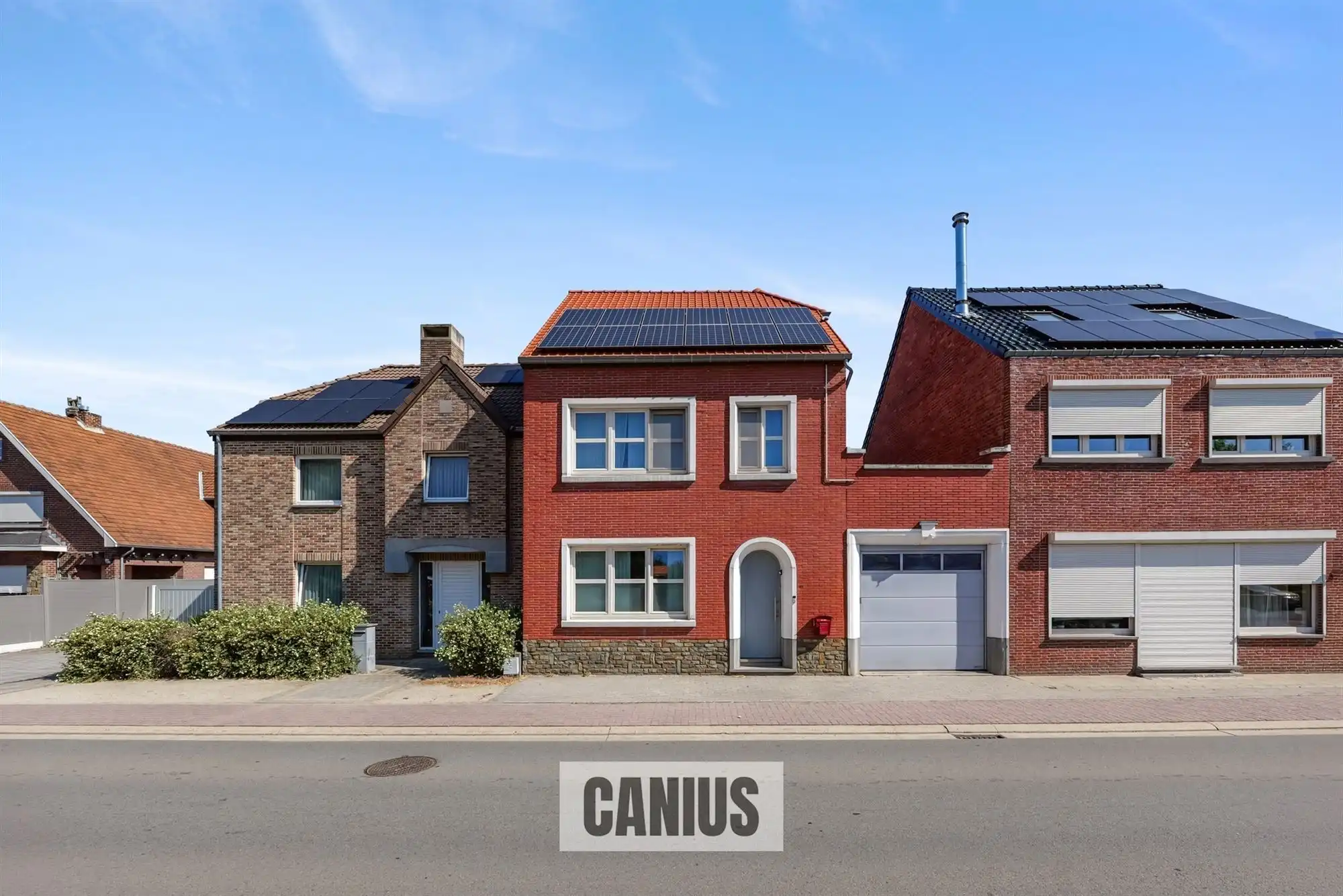 Hoofdfoto van de publicatie: CHARMANTE, GERENOVEERDE WONING MET 2 SLPK
