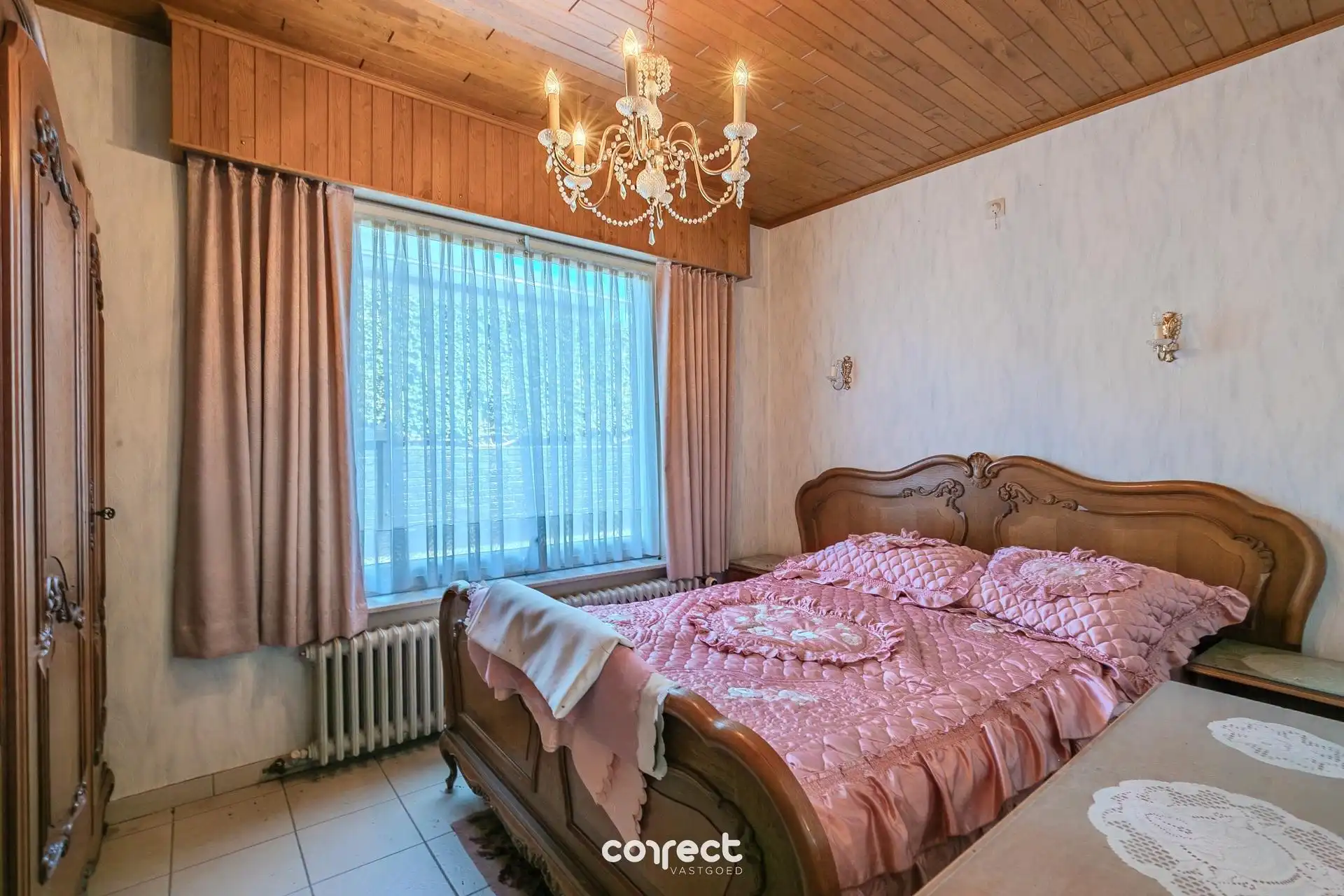 Open bebouwing op een ruim perceel met prachtig weids uitzicht, oprit en ruime losstaande garage (60 m²). foto 9