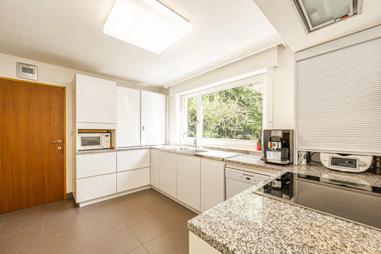 Open woning met 5 slaapkamers en polyvalente ruimte/handelsruimte op een rustige ligging in Hulste foto 12