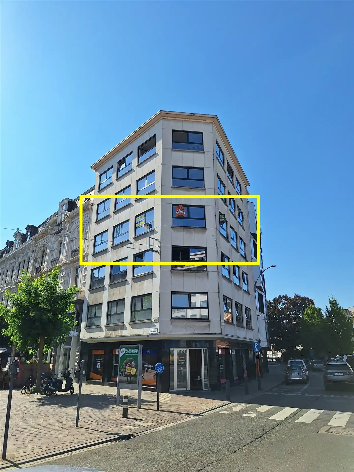 FRANCOIS LAURENTPLEIN 1 foto {{pictureIndex}}