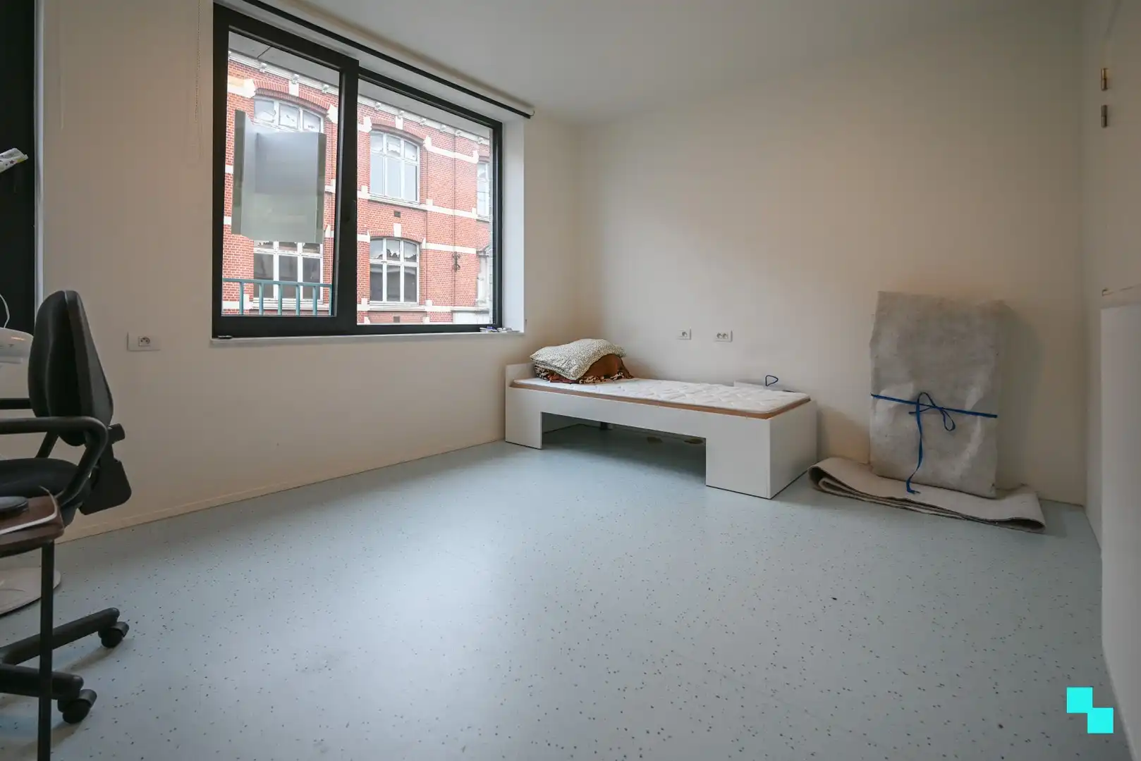 Studentenkamer met eigen sanitair in centrum Kortrijk foto 2