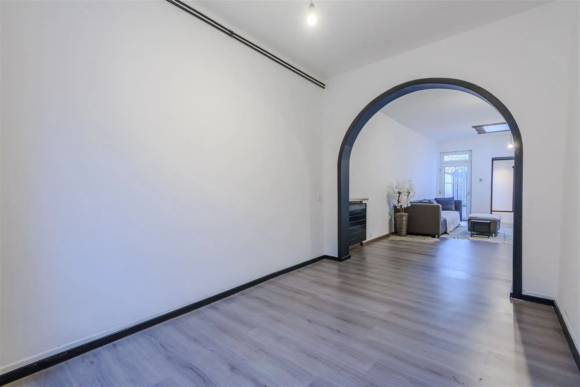 Gerenoveerde ruime gezinswoning met 4 slpks foto 5