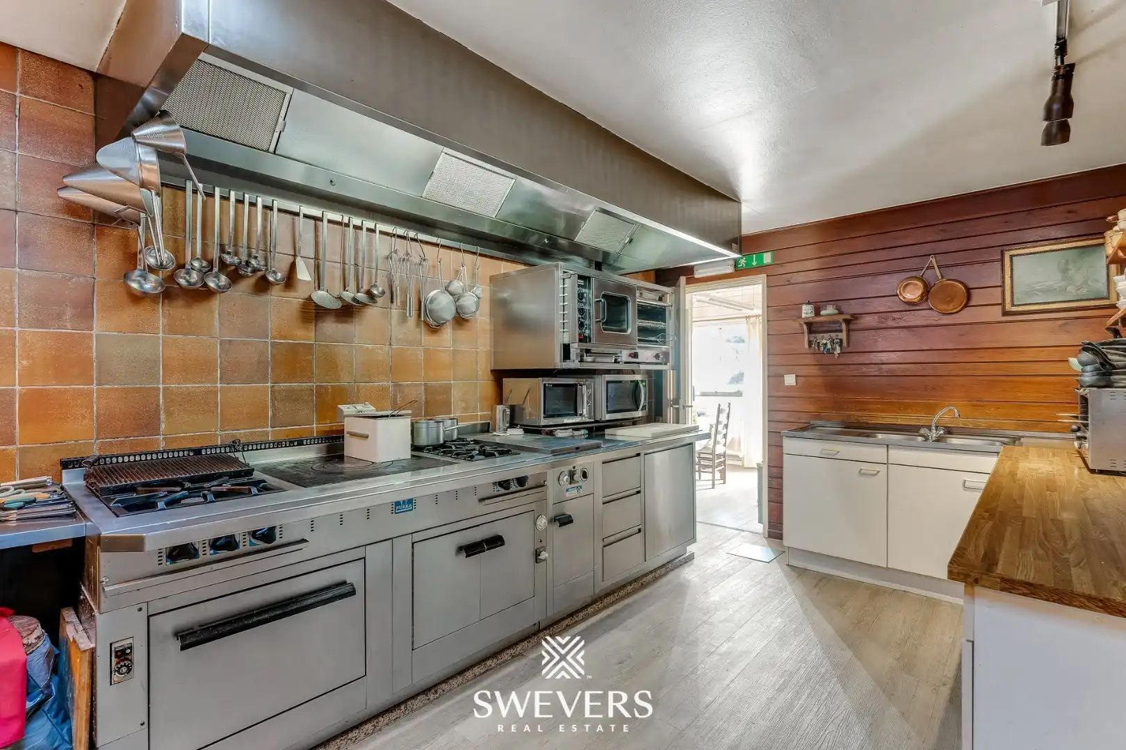 Duplex-appartement met handelsruimte, terras en tuin op toplocatie Riemst foto 10