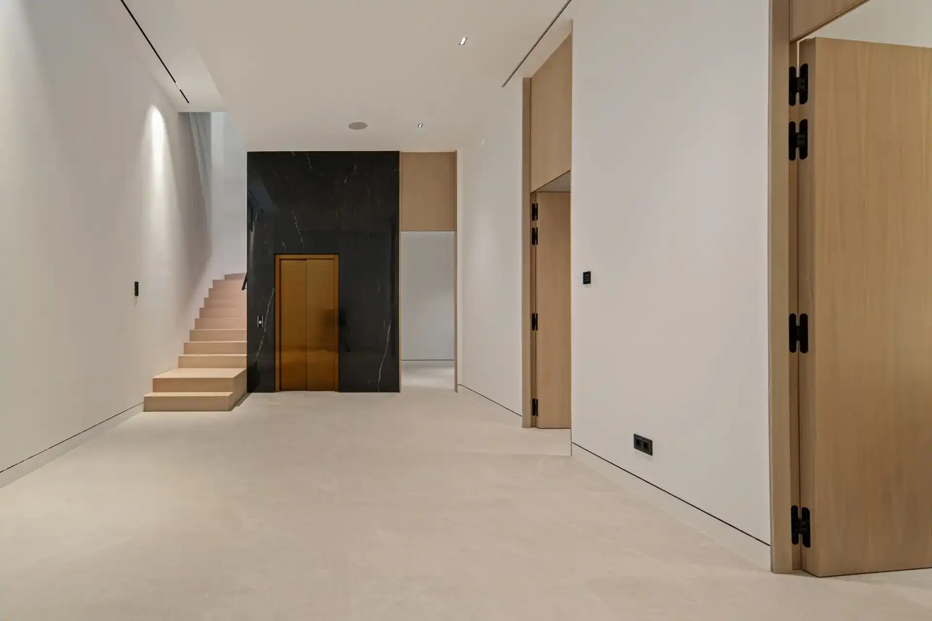 Exclusieve villa met resortgevoel in het meest prestigieuze deel van Marbella foto 31