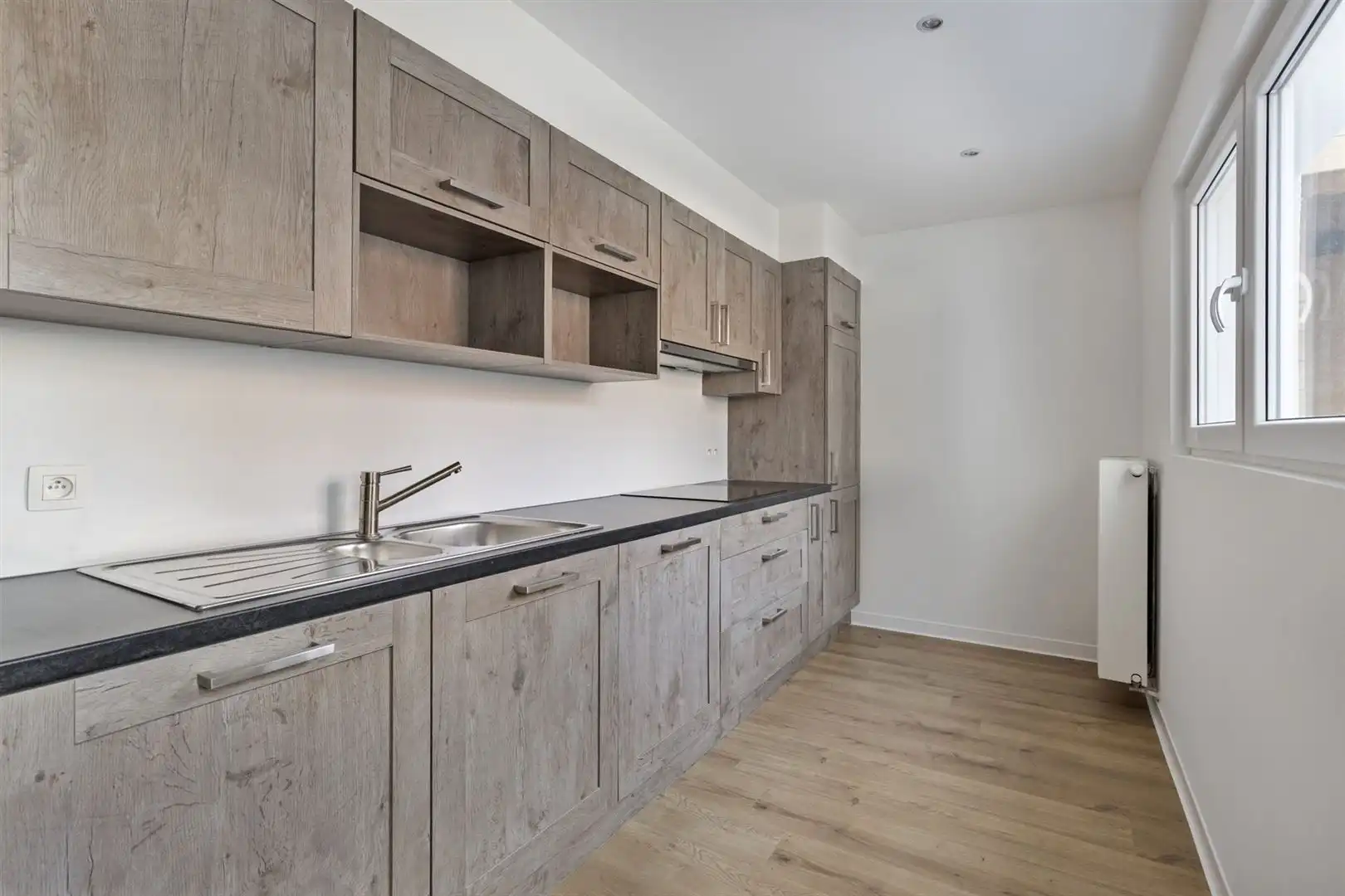 Volledig gerenoveerde instapkare woning ! foto 9