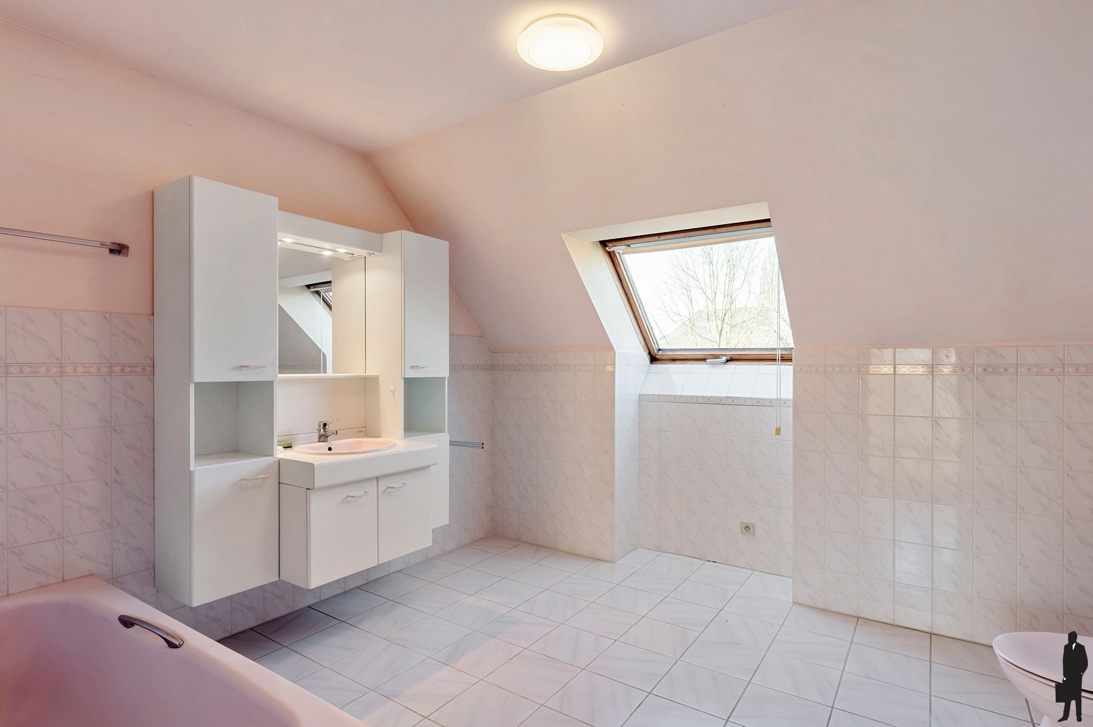 Te renoveren villa op toplocatie met veel potentieel! foto 9