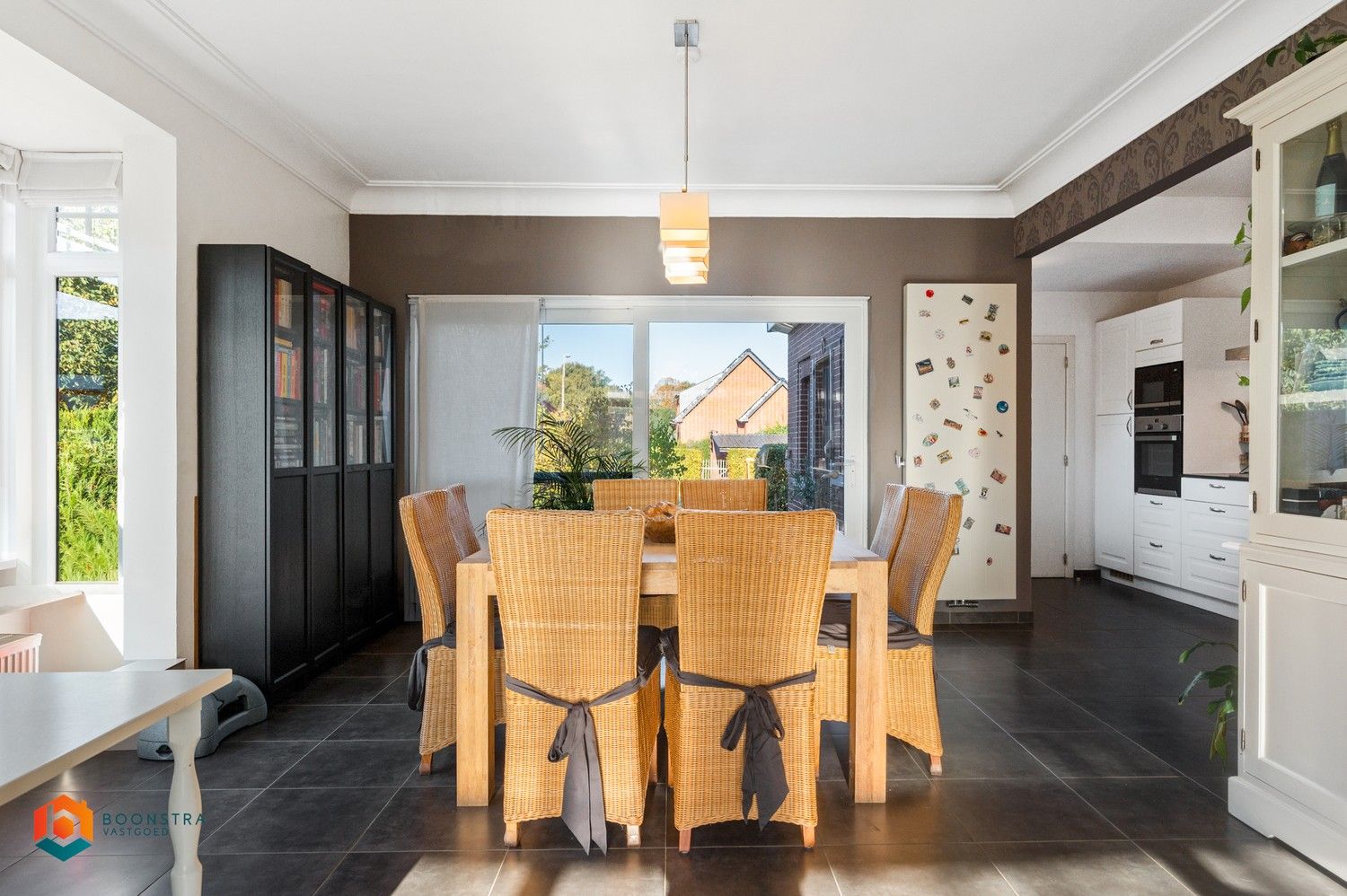 Instapklare woning met 2 slpkrs, tuin, garage en carport te Emblem foto 6