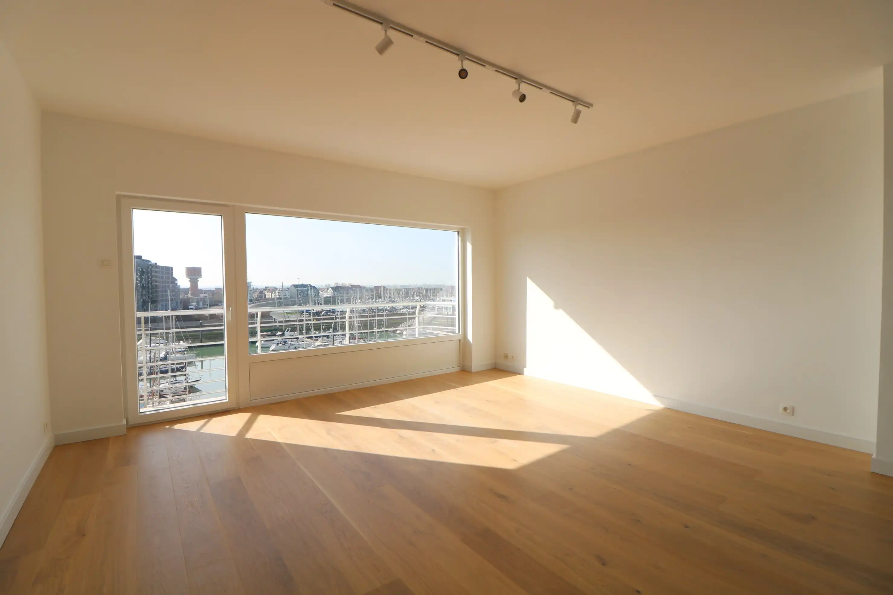 Prachtig gerenoveerd 2-slaapkamerappartement  foto {{pictureIndex}}