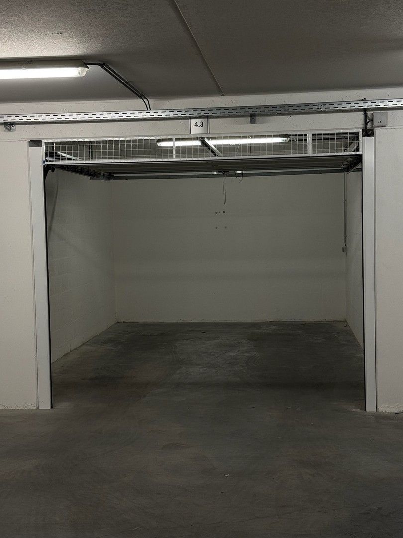 Ruime luxe garagebox te koop – Ideaal voor SUV, Oldtimer of Sportwagen – Droog, Veilig en Comfortabel! foto 2