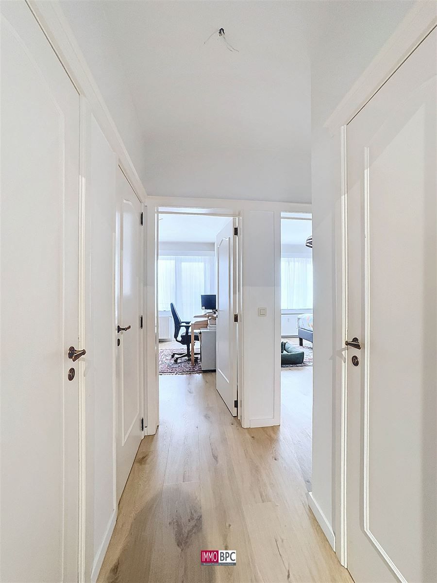 Volledig gereonveerd Appartement met 2 slk. foto 21