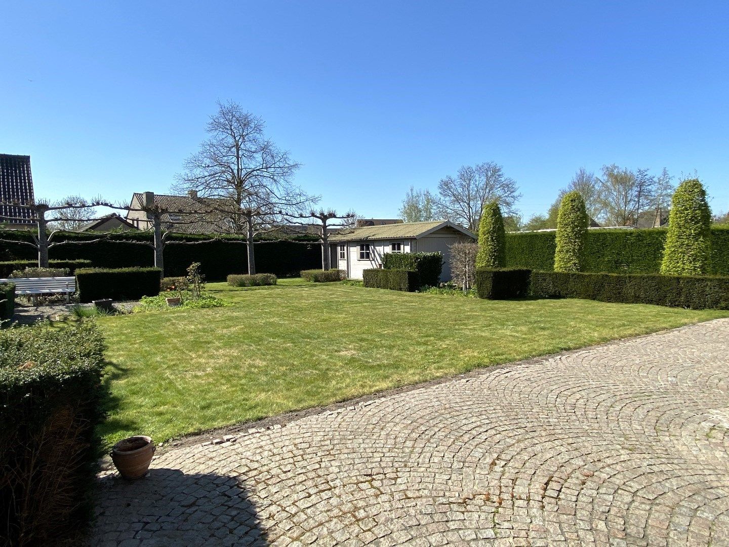 ALLEENSTAANDE WONING MET INPANDIGE GARAGE EN TUIN IN RUGTIGE WOONWIJK foto 5