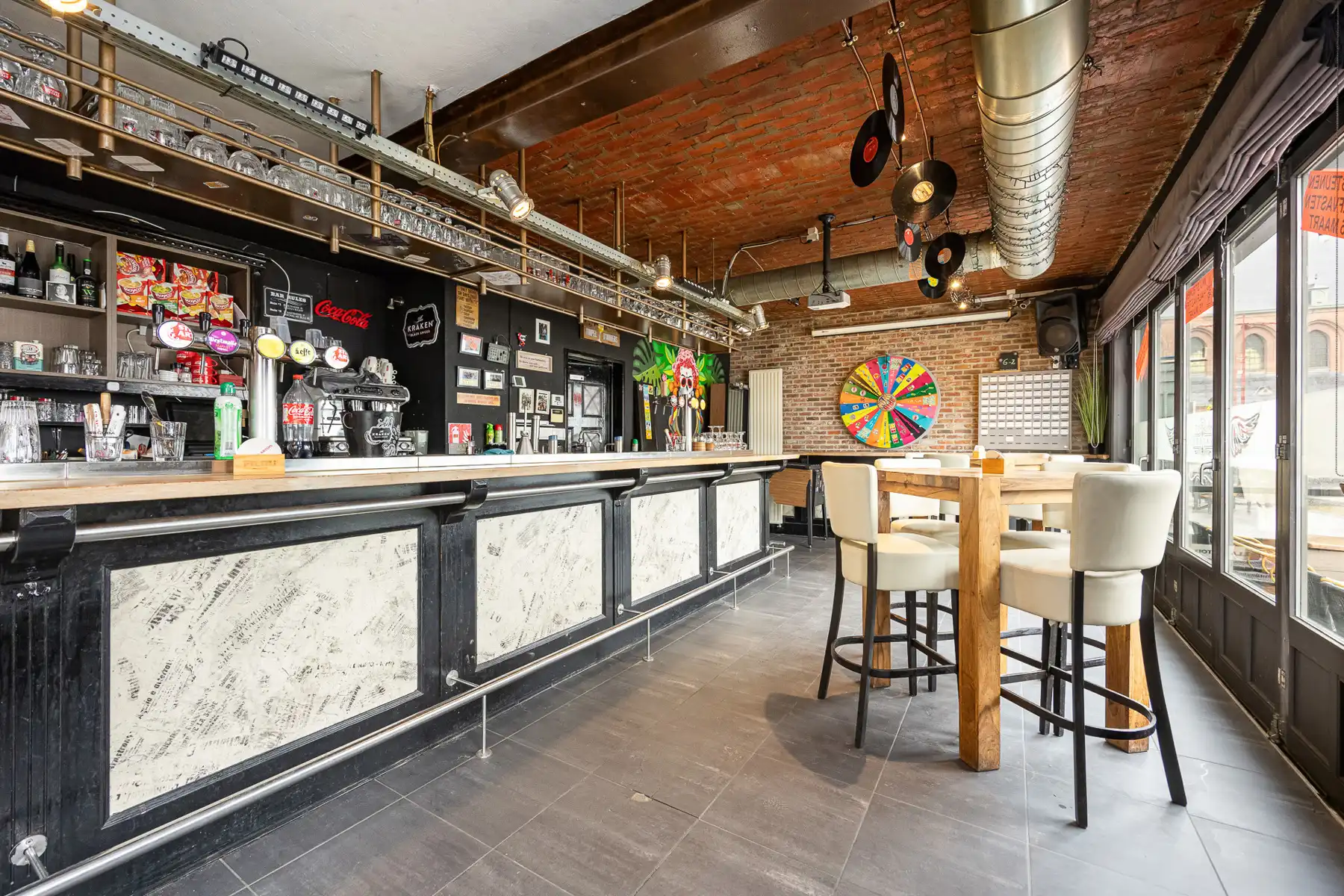 Café Saloed – Instapklaar horecapand met groot terras en ruime bovenverdiepingen foto 4