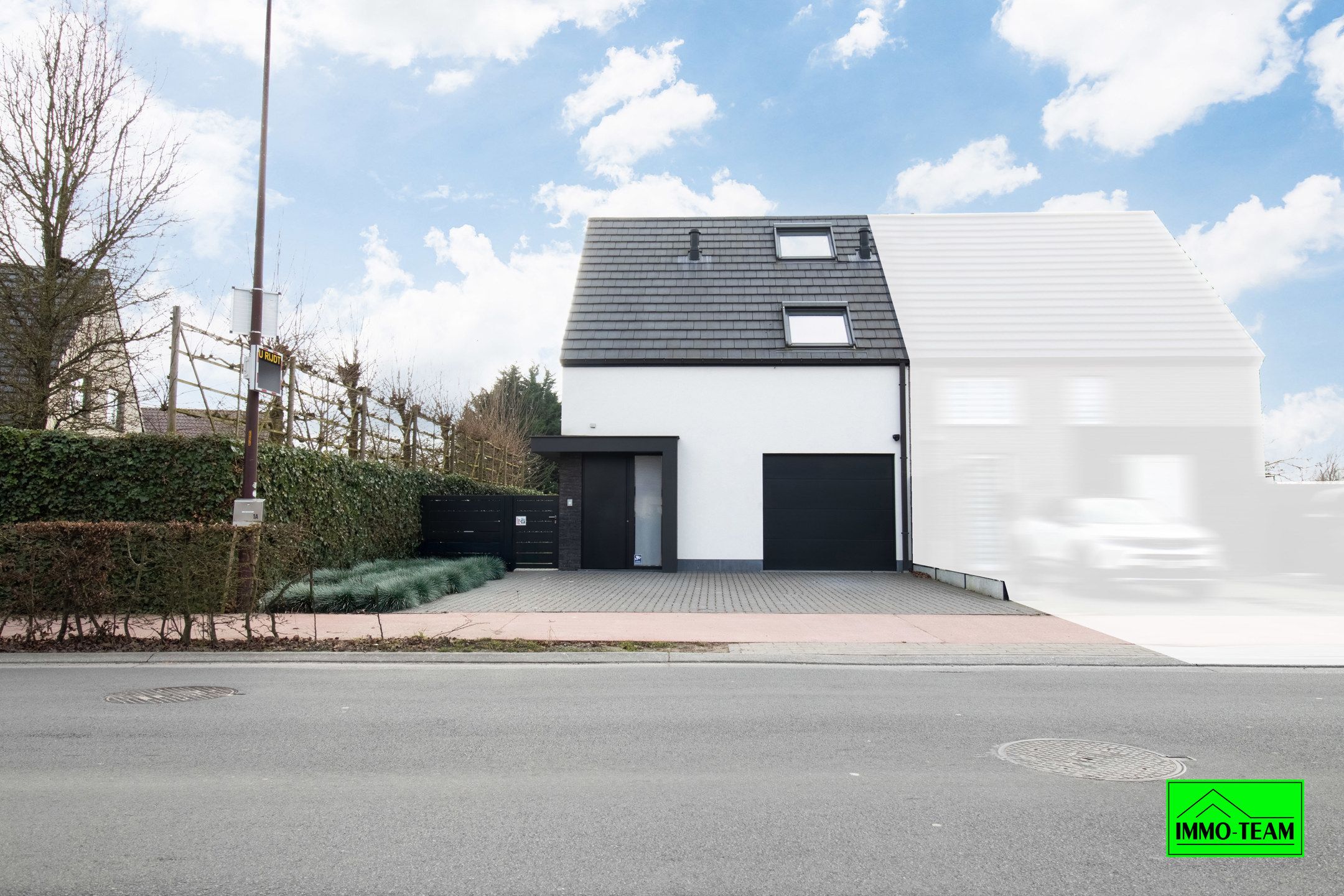 Prachtige 3-gevel villa met zwembad foto {{pictureIndex}}