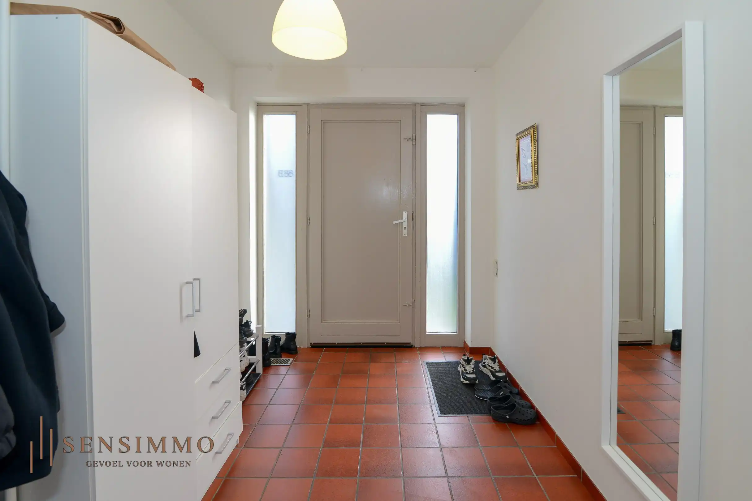 Gelijkvloersappartement met 2 slaapkamers + terras, parking en kelderberging foto 3