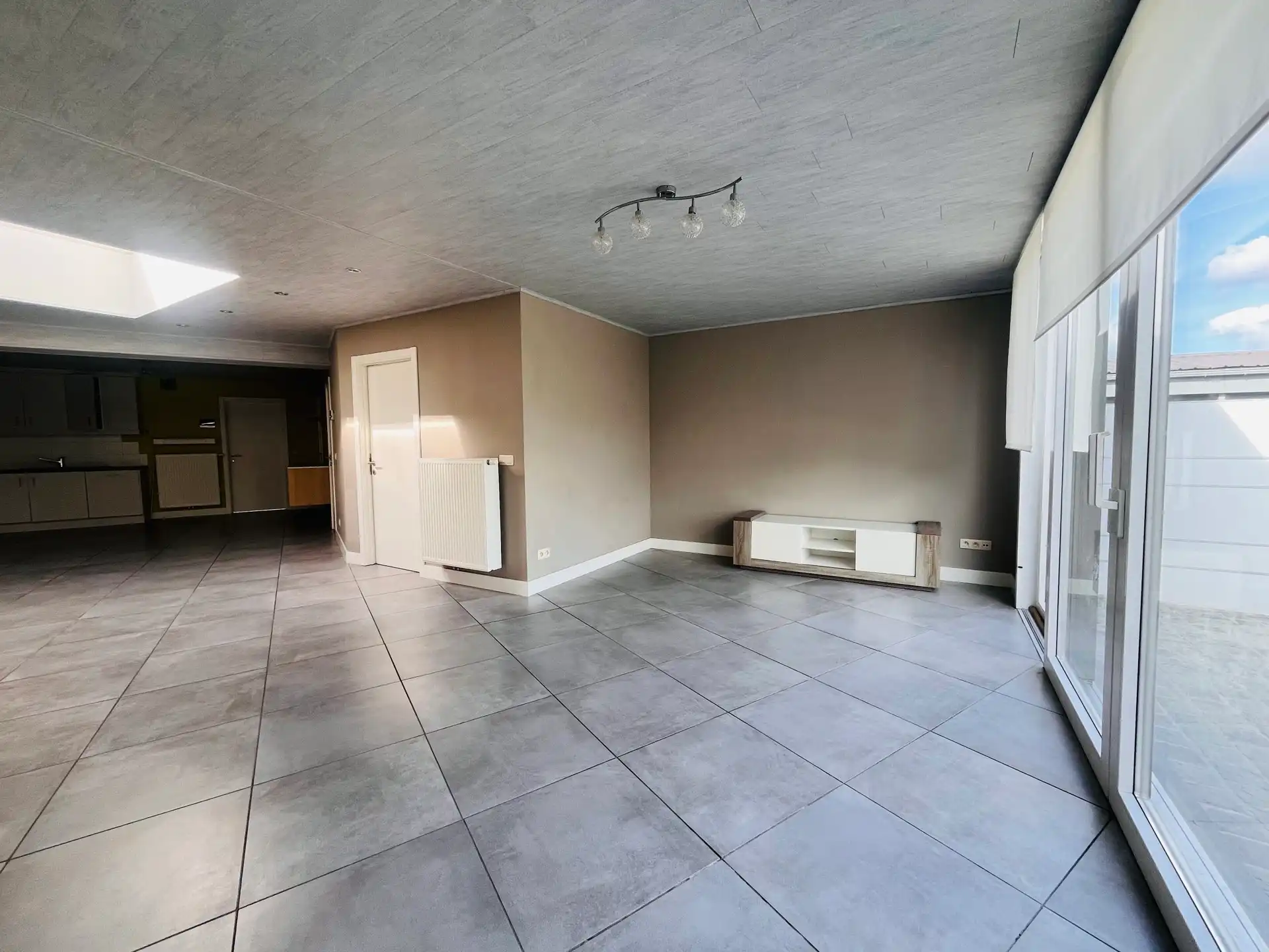 RUIME WONING MET 3 SLPK EN ZONNIGE TUIN. foto 7