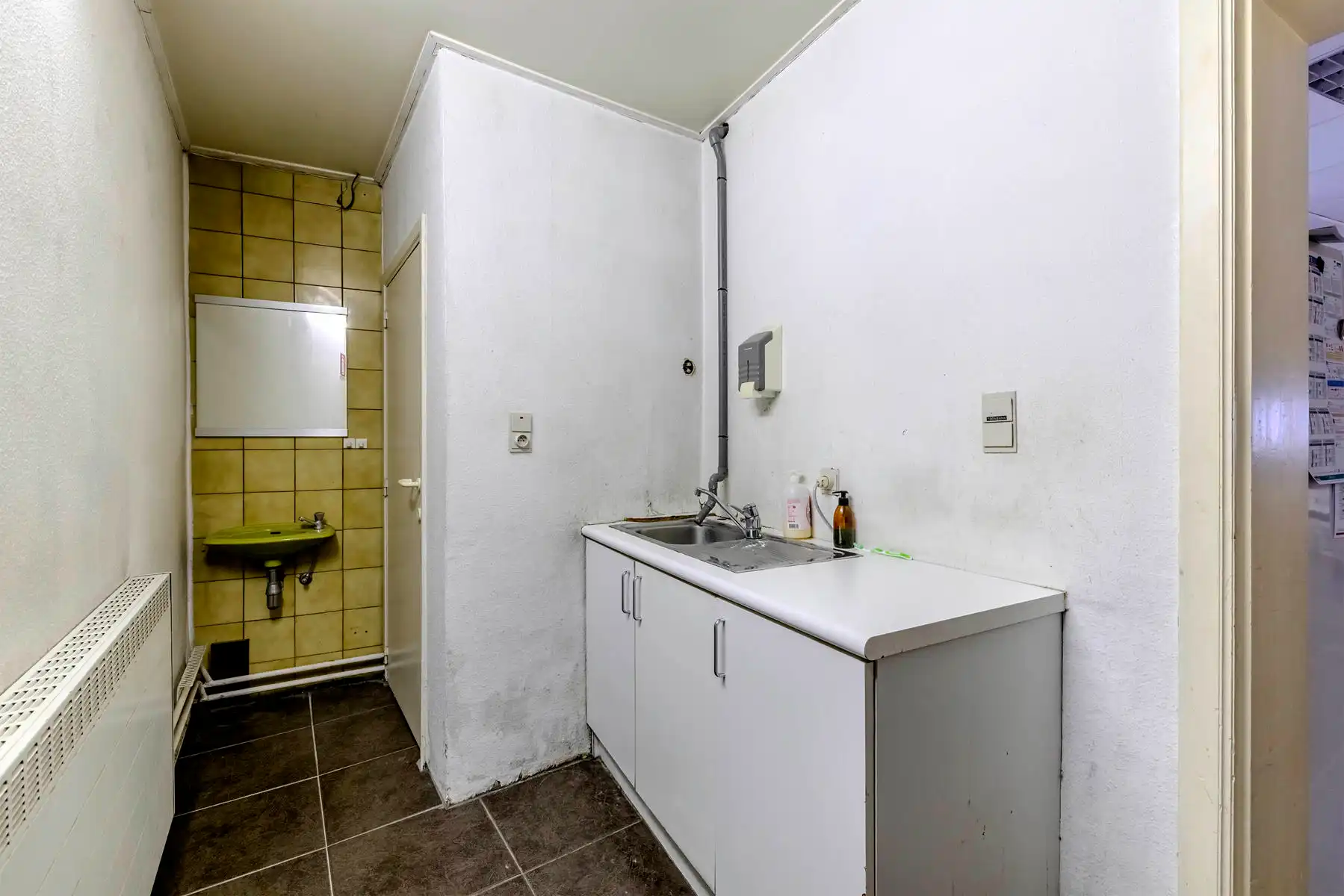 Wonen en werken in hartje Turnhout: handelspand + 2 appartementen foto 14