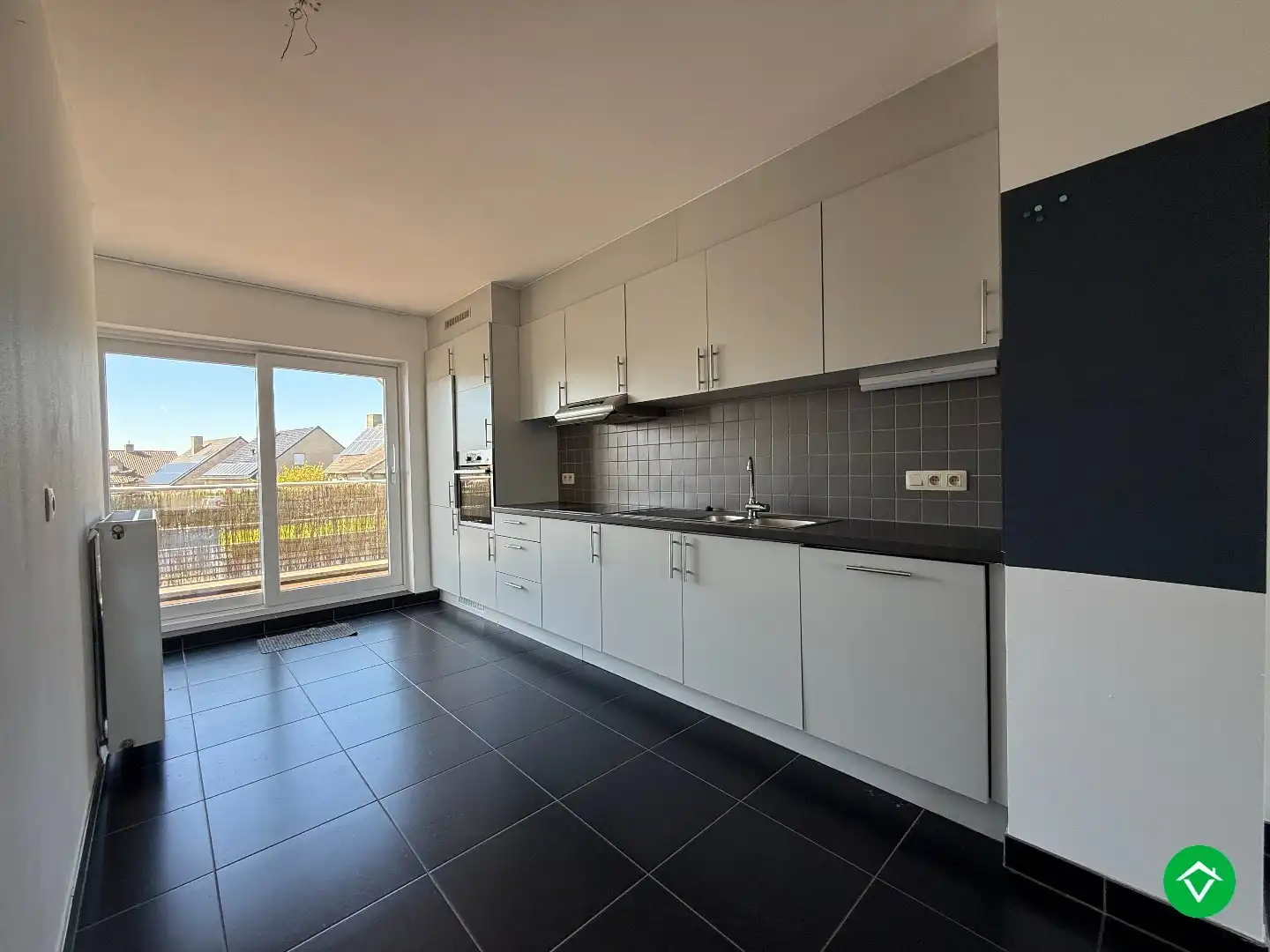 Duplexappartement met twee slaapkamers, zonneterras en parking te Moorslede  foto 8