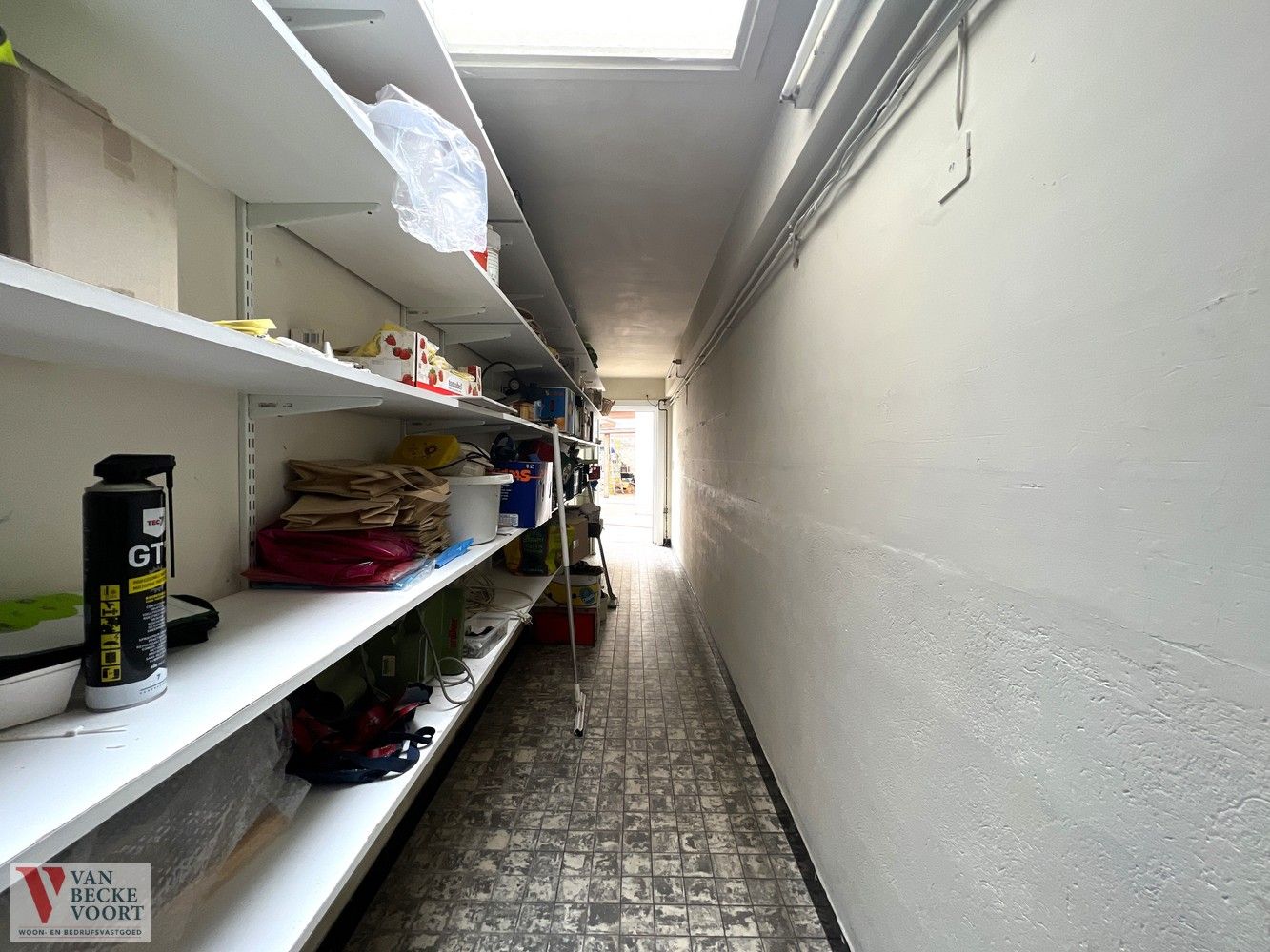 Handelsgelijkvloers met woonst 314m² foto 8