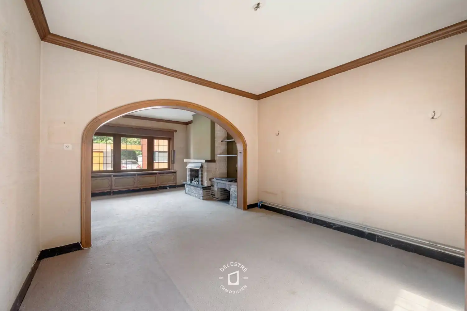 TE RENOVEREN ruime woning MET GARAGE boordevol karakter en mogelijkheden foto 5