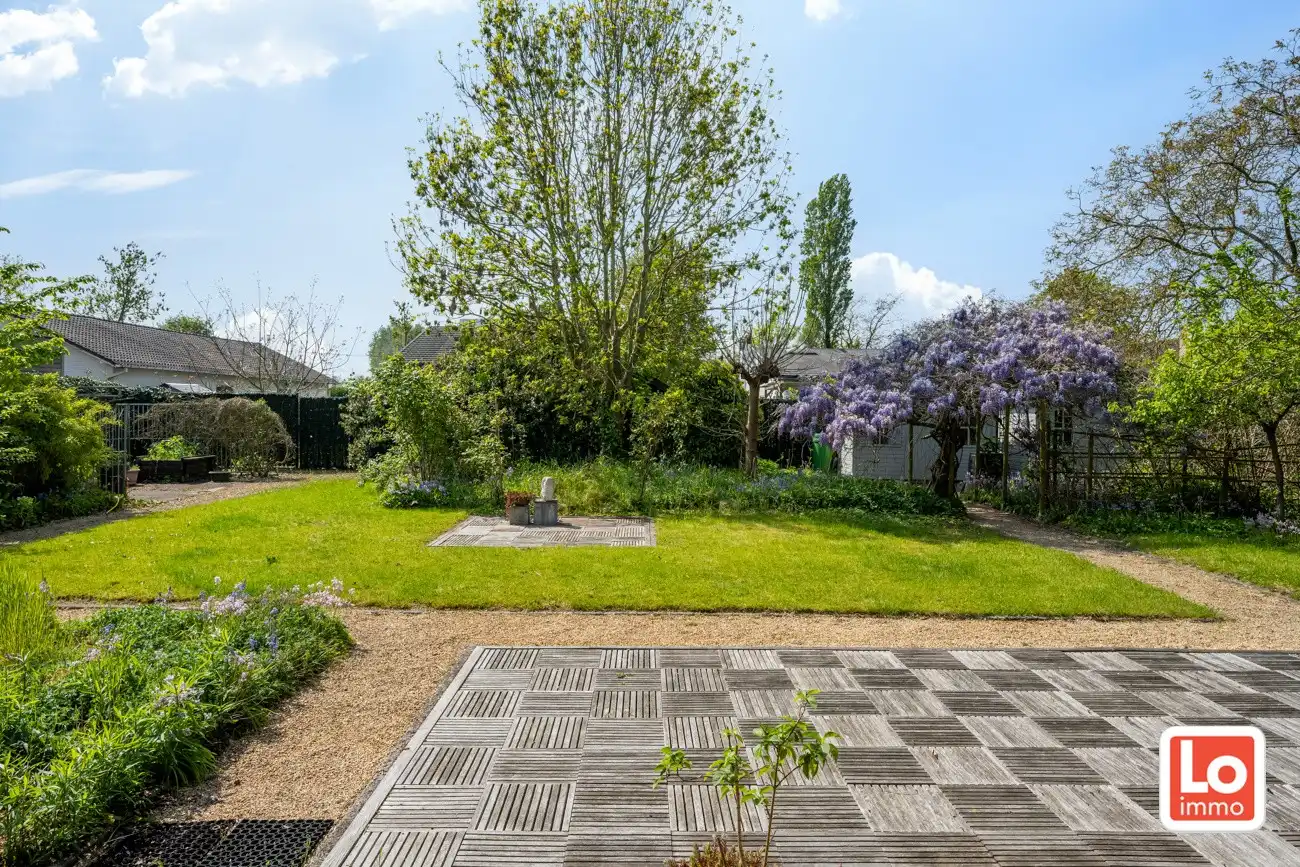 Degelijke open (kangoeroe)woning met inpandige garage en gezellige zuidwest georiënteerde tuin op een rustige locatie nabij het centrum van Lochristi! foto 4