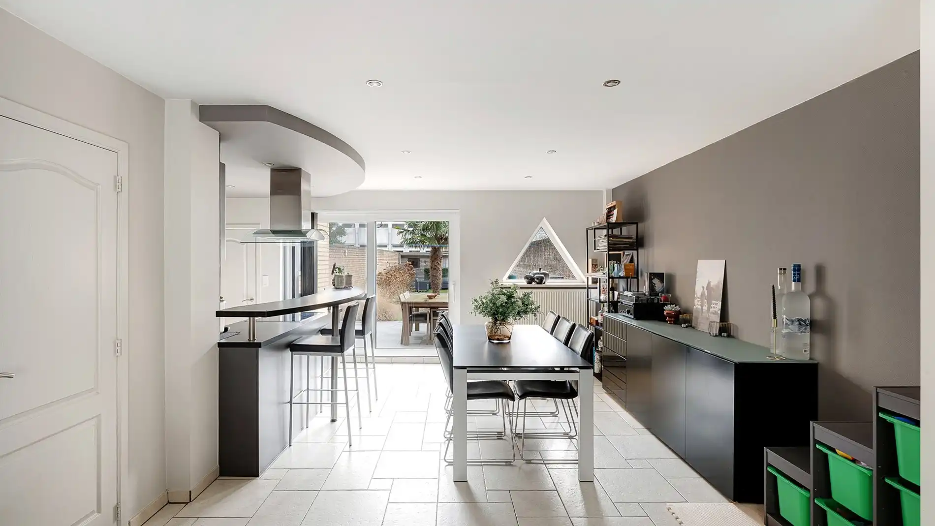 Instapklare woning met zonnige tuin in het centrum van Heist foto 5