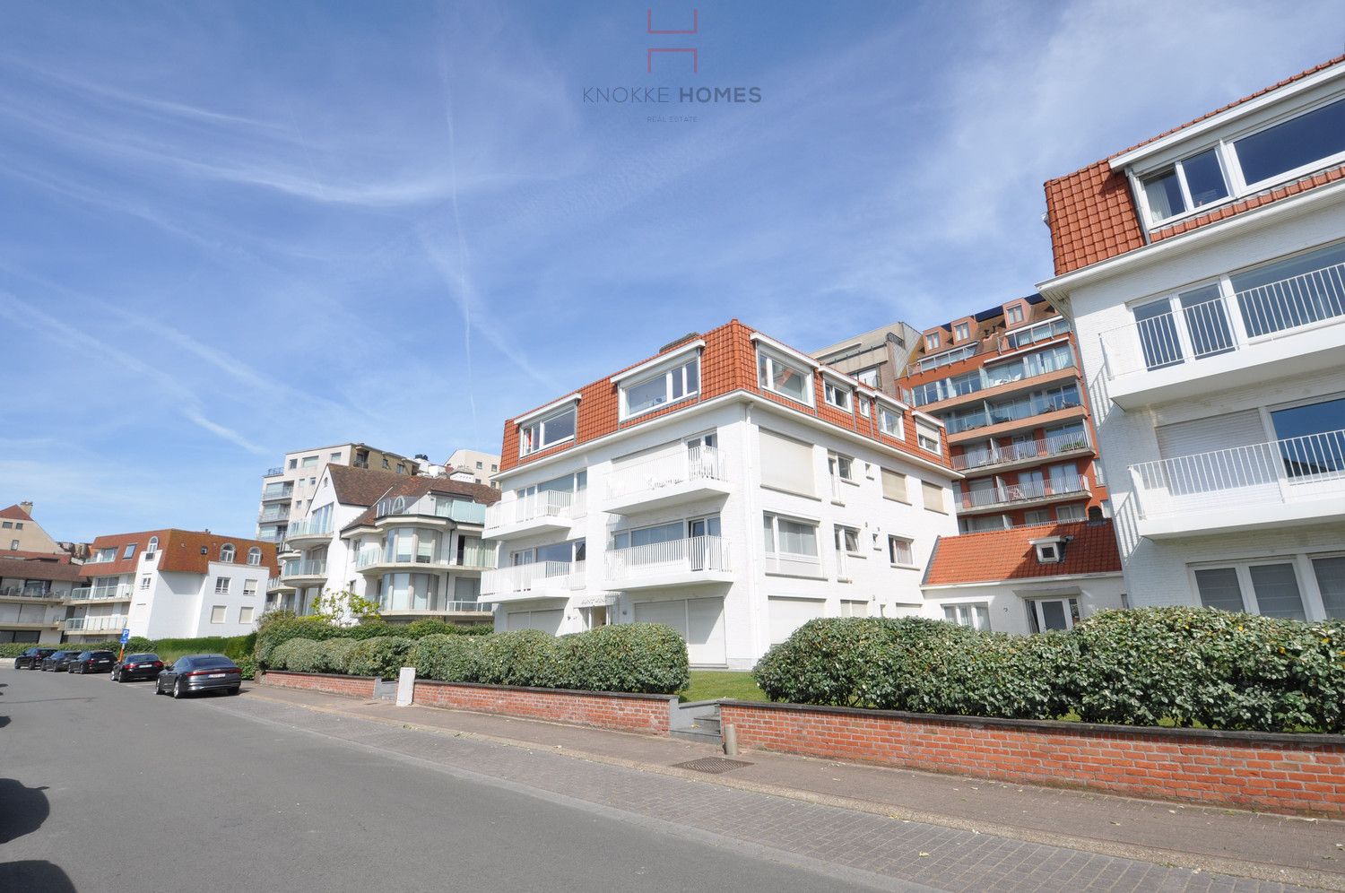 Fraai gerenoveerd en zonnig hoekappartement vlakbij de zeedijk in Duinbergen foto {{pictureIndex}}