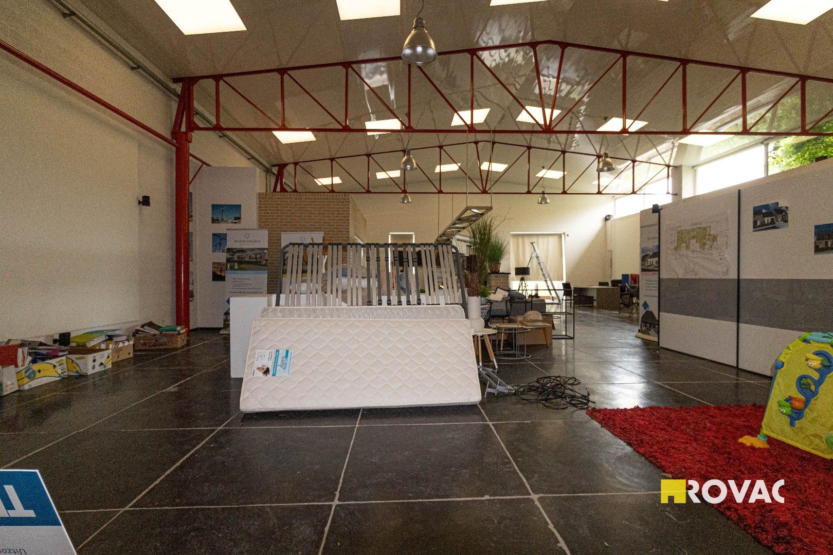 Ruime alleenstaande loftwoning met garage/opslagplaats foto 2
