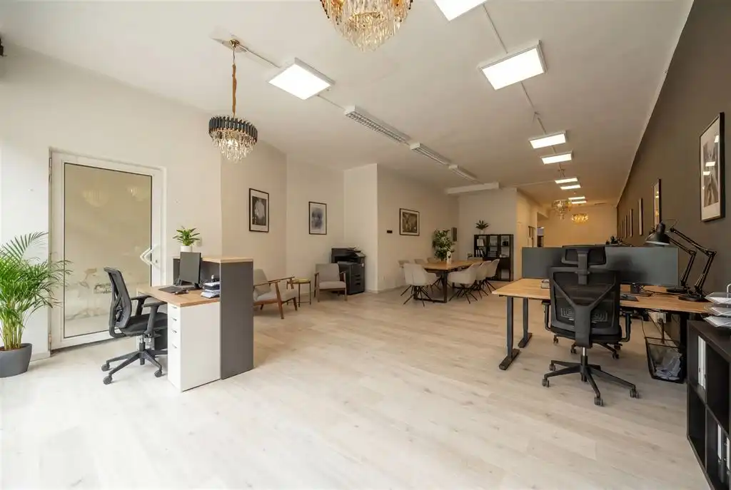 Royale kantoorruimte met grote visibiliteit foto 3