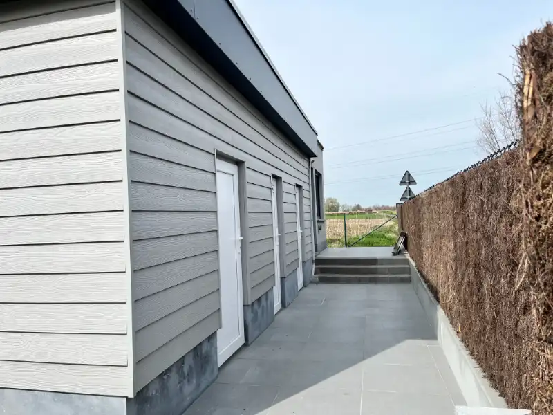 Landelijk gelegen woning met tuin en 3 garages foto 22