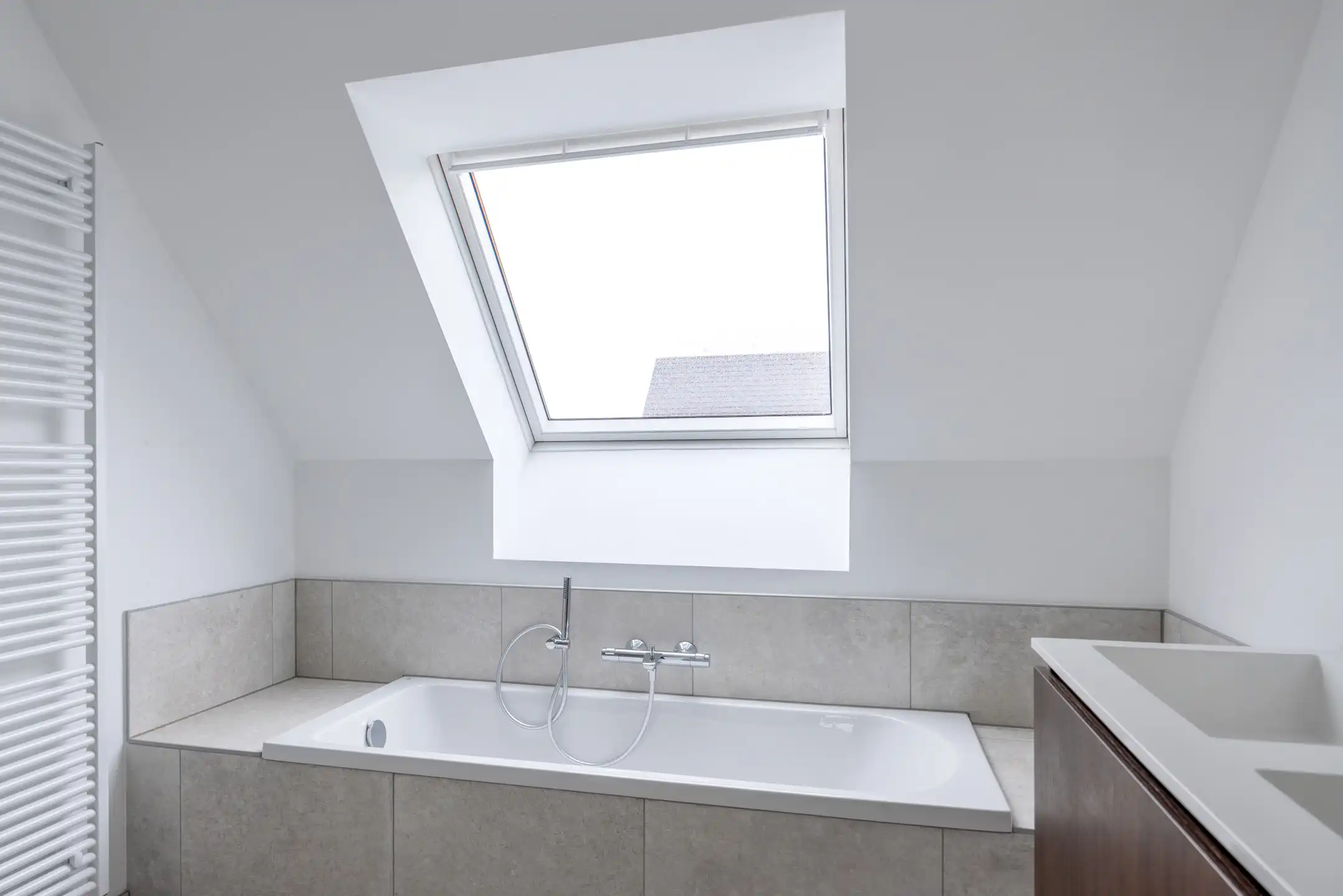 Halfopen woning met ruime tuin op rustige locatie foto 16