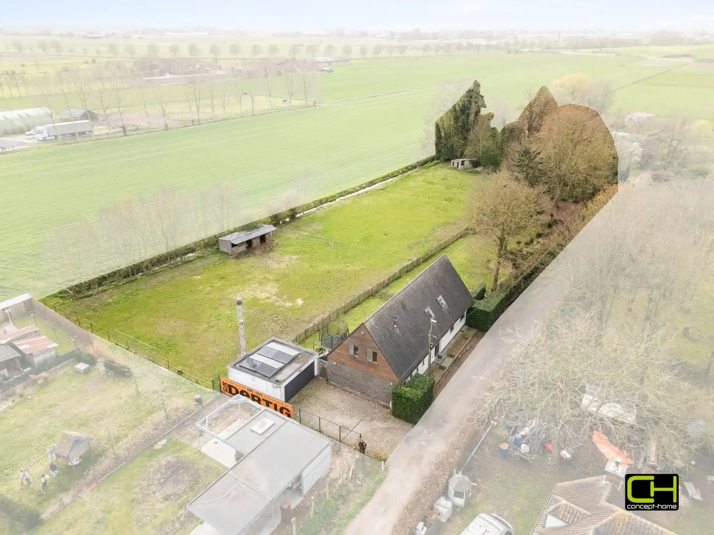 Ruime woning op een perceel van 4.949 m² te koop in Lievegem foto {{pictureIndex}}
