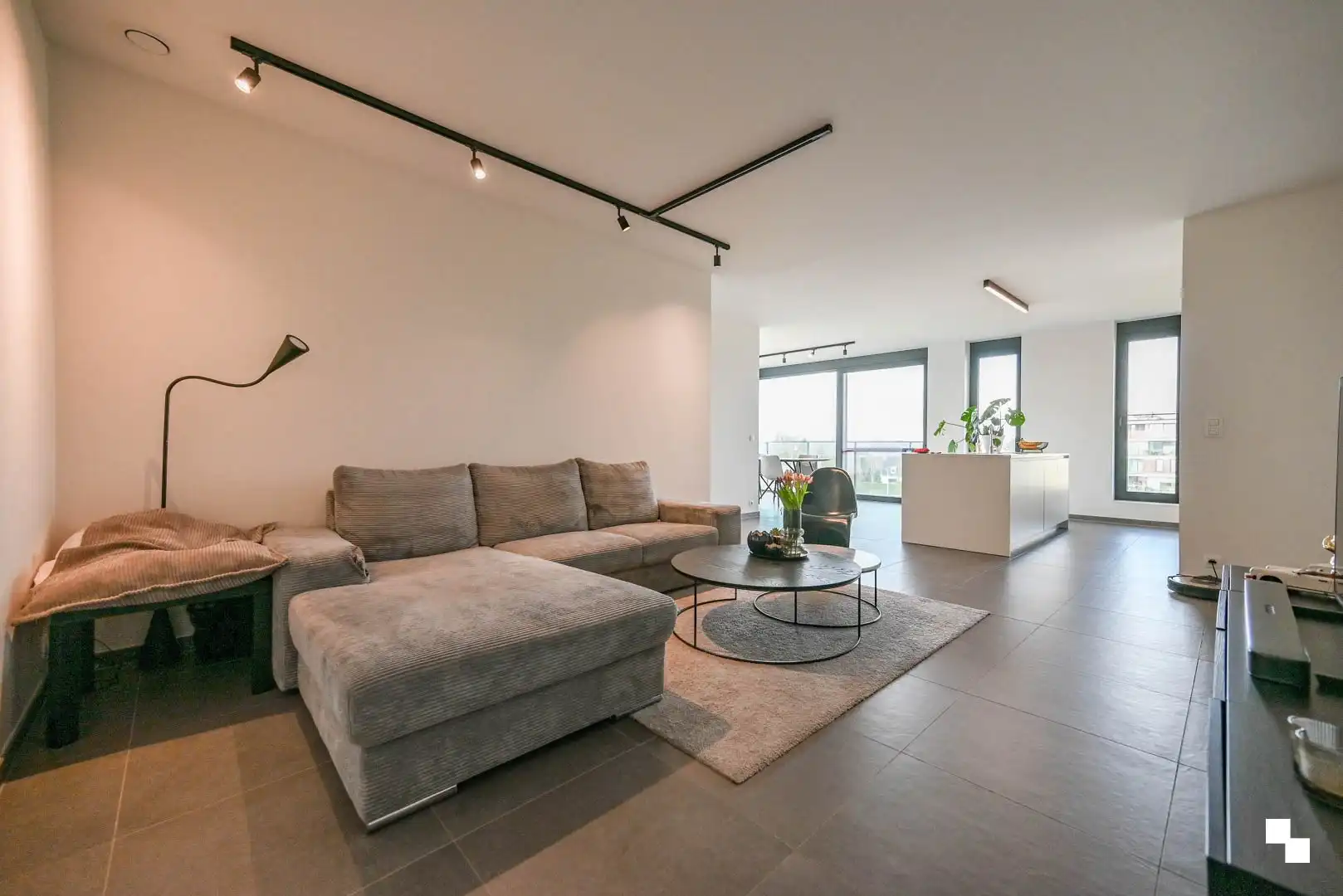 Uniek bijna energieneutraal hoekappartement met ruim terras foto 3