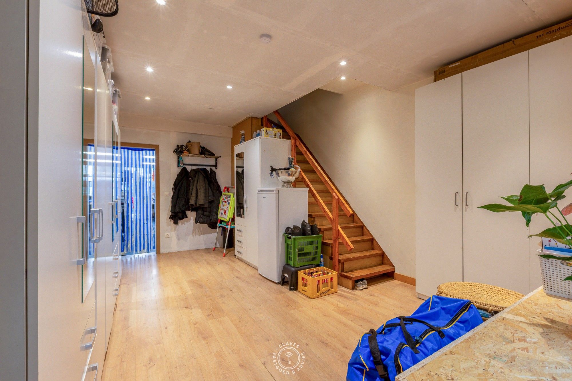 Drieslaapkamer woning met handelsfunctie aan het station van Beveren foto 11