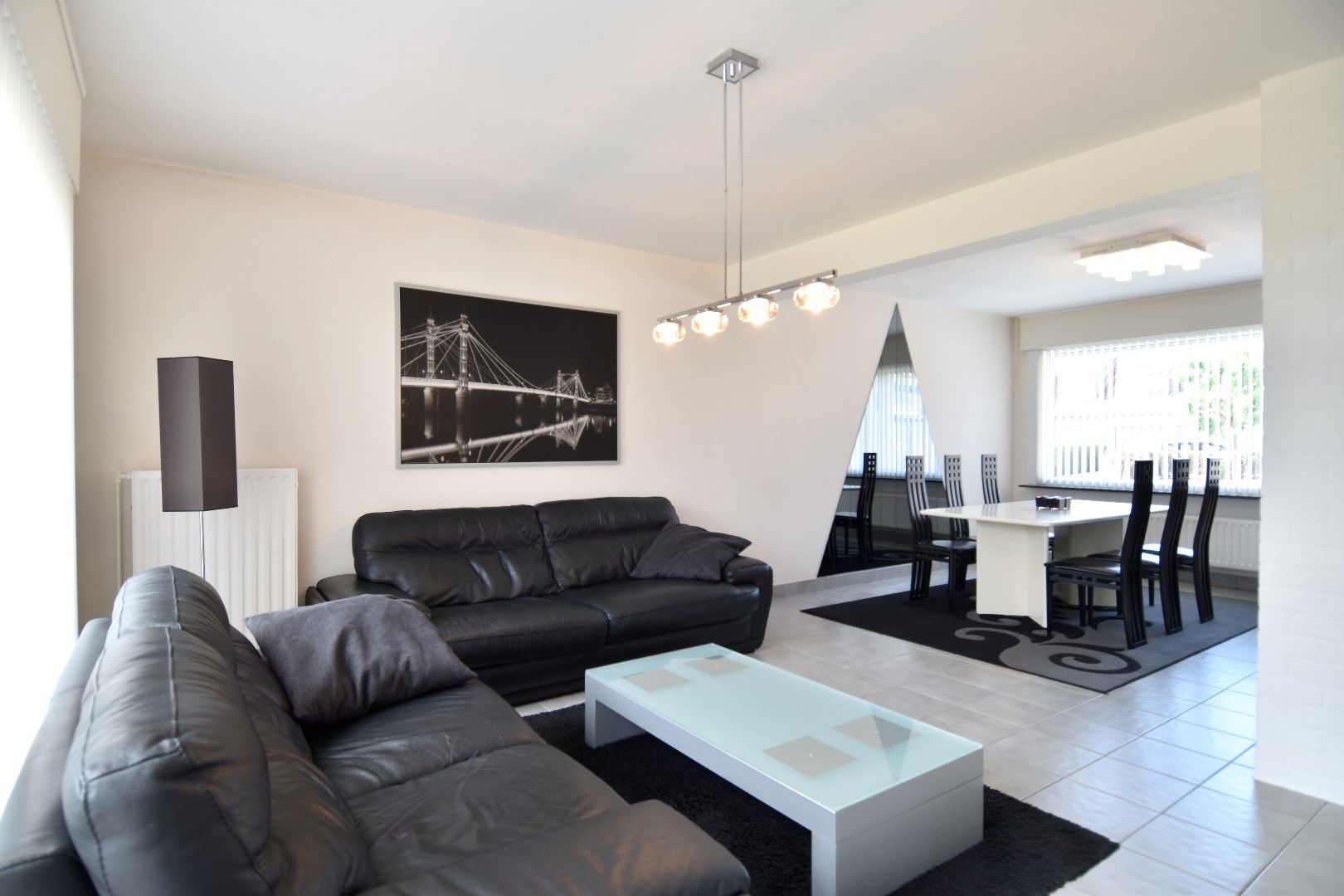 Instapklare HOB met 4 slaapkamers, 2 garages en een mooi stukje te tuin te koop in Lauwe foto 4