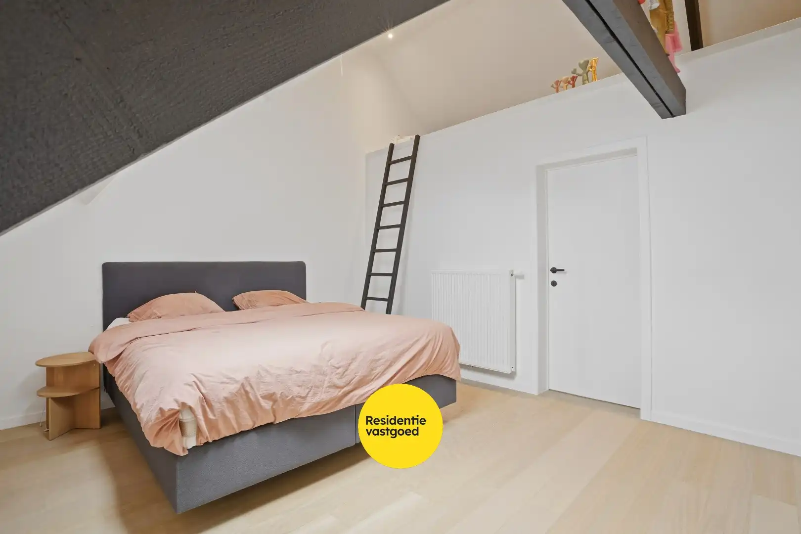 Subliem gerenoveerde herenwoning met 6 slaapkamers inclusief garage in Nieuwpoort-Stad op 135m² foto 25