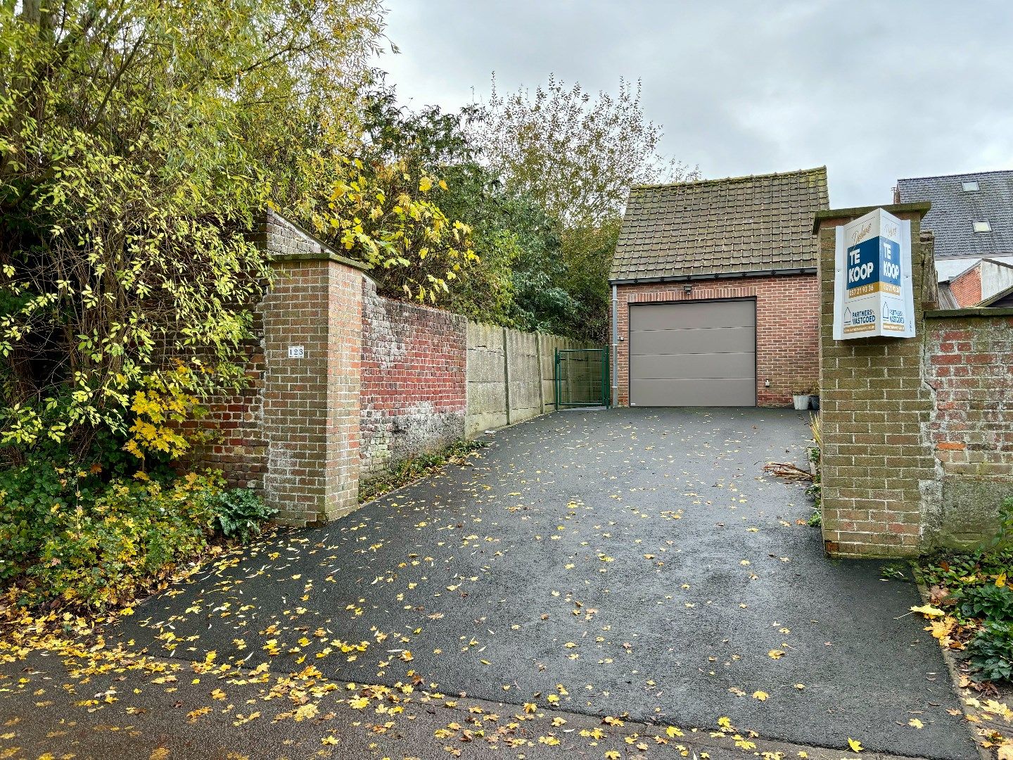 Perfect onderhouden woning met aangelegde tuin en grote garage. foto 2