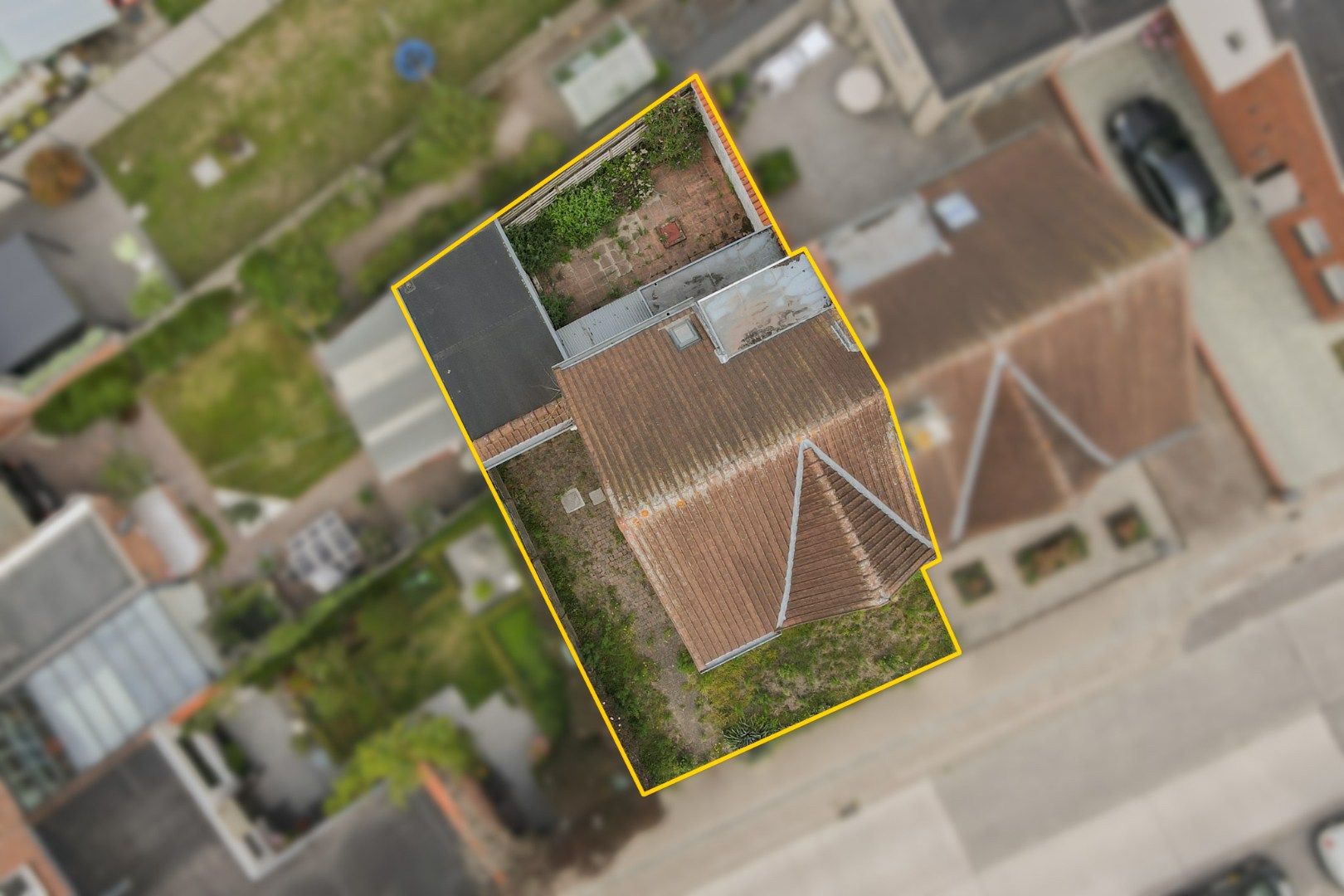 Te renoveren woning met potentieel in hartje St-Kruis! foto 2