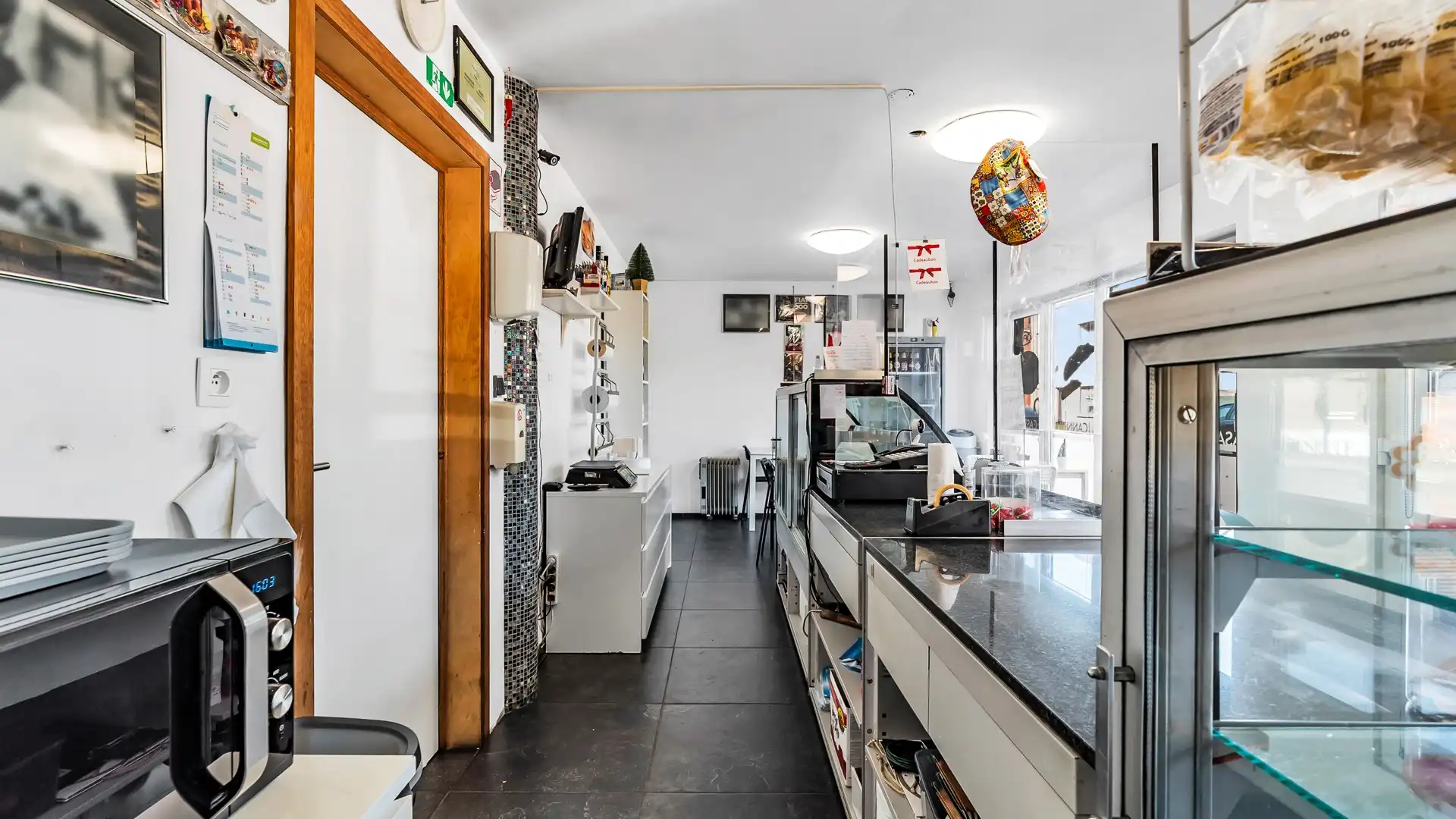 Wonen boven je zaak? Ontdek deze instapklare opportuniteit in het hart van Maasmechelen foto 14