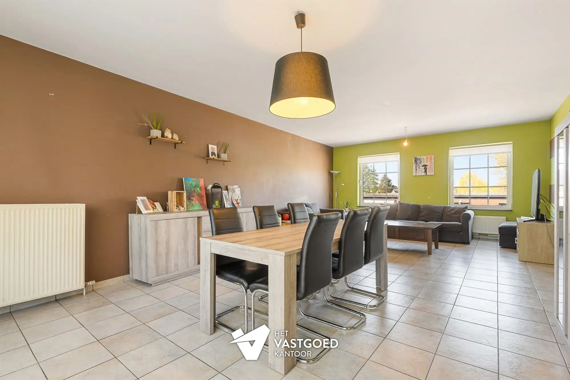 ZEER RUIM EN LICHTRIJK DUPLEX APPARTEMENT (149M²) MET 2 SLAAPKAMERS EN LEUKE VERANDA MET 2 TERRASSEN TE LAAKDAL foto 4