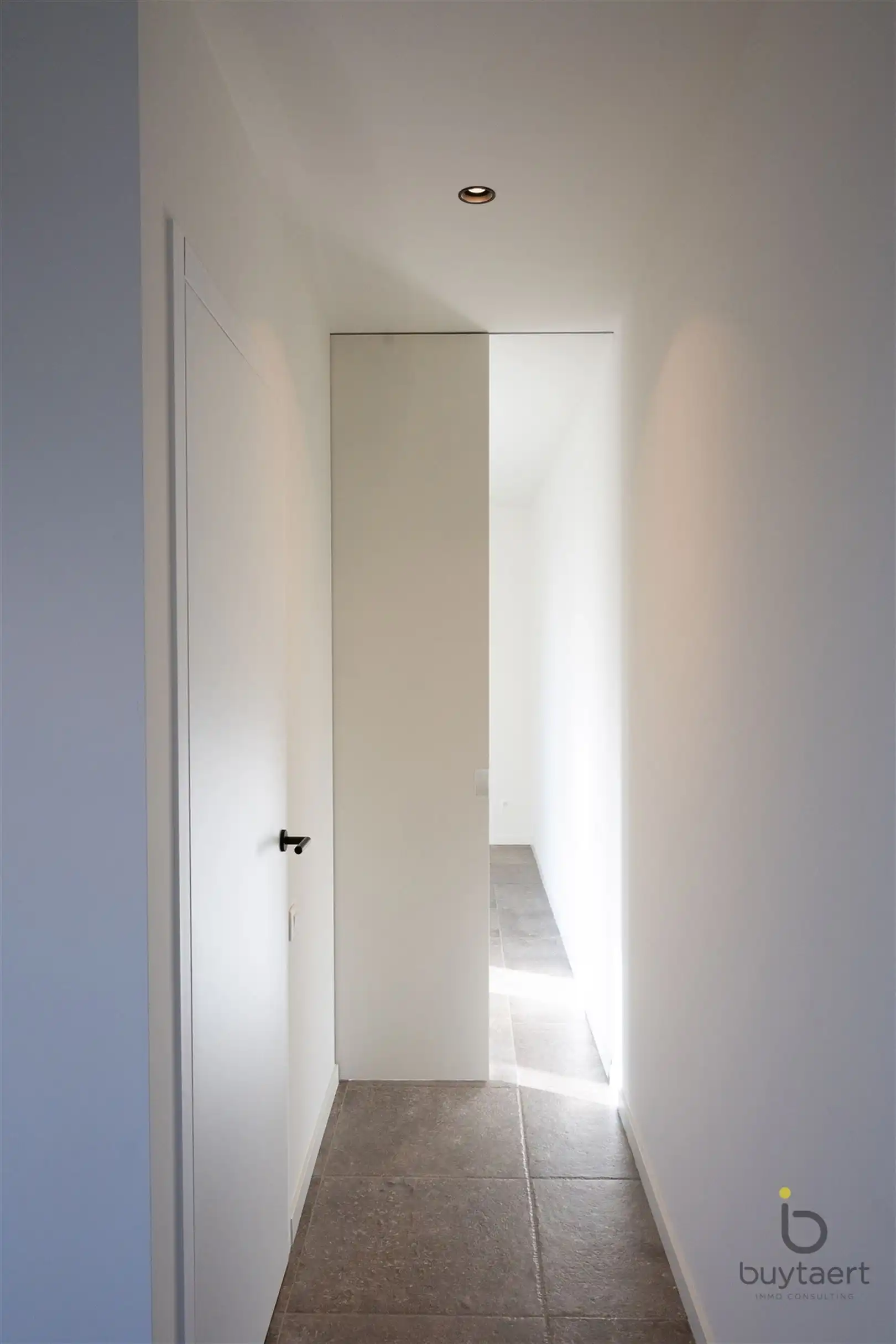 Recent 1 slaapkamer appartement met prachtig uitzicht! foto 22